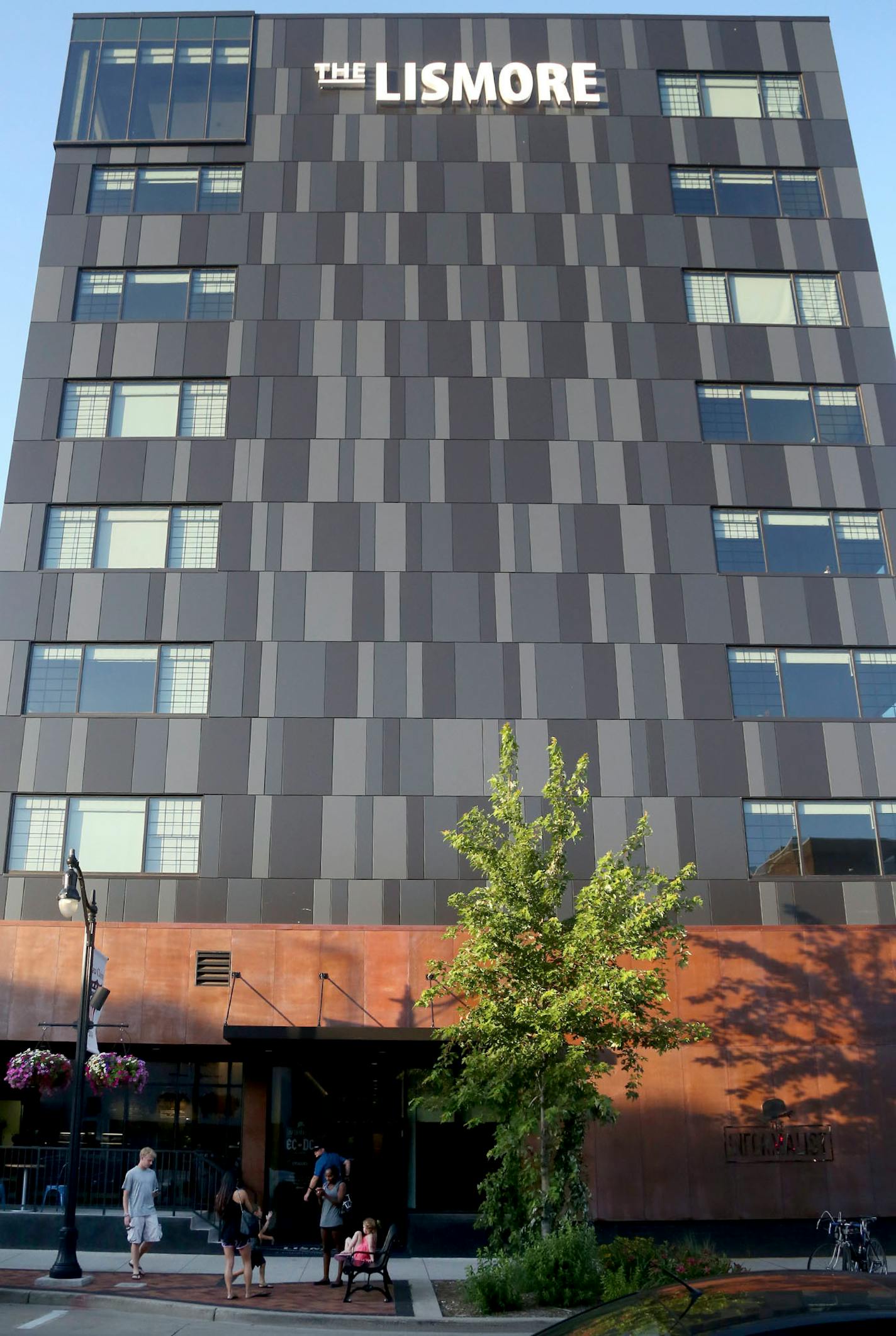 A tired and long vacant downtown hotel underwent a $21 million renovation and was recently opened as the Lismore DoubleTree by Hilton. The upscale hotel features 112 guest rooms with generous windows and repurposed barn boards on the walls. The hotel is named after Eau Claire's sister city in Australia.