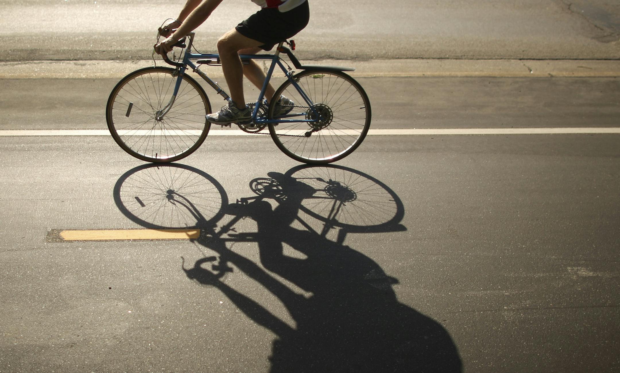 A new type of cycling lane may be coming to Minneapolis if the local bike lobby gets its way on Minnehaha and Washington avenues. They're lobbying for a cycle track, or physically separated two-way pairs of lanes, similar to what is found along Hennepin Ave. across from the Walker Art Center. A cyclist used the two-way bike lane alongside Hennepin Ave. Tuesday afternoon, July 16, 2011. ] JEFF WHEELER &#x201a;&#xc4;&#xa2; jeff.wheeler@startribune.com ORG XMIT: MIN1307161839081219