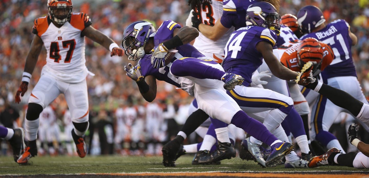 Minnesota Vikings running back Jerick McKinnon (21) lost two yards on a run at the start of the Vikings scoring drive in the second quarter Friday night in Cincinnati. ] JEFF WHEELER &#xef; jeff.wheeler@startribune.com The Minnesota Vikings met the Cincinnati Bengals in their first game of the NFL preseason Friday night, August 12, 2016 at Paul Brown Stadium in Cincinnati, OH.