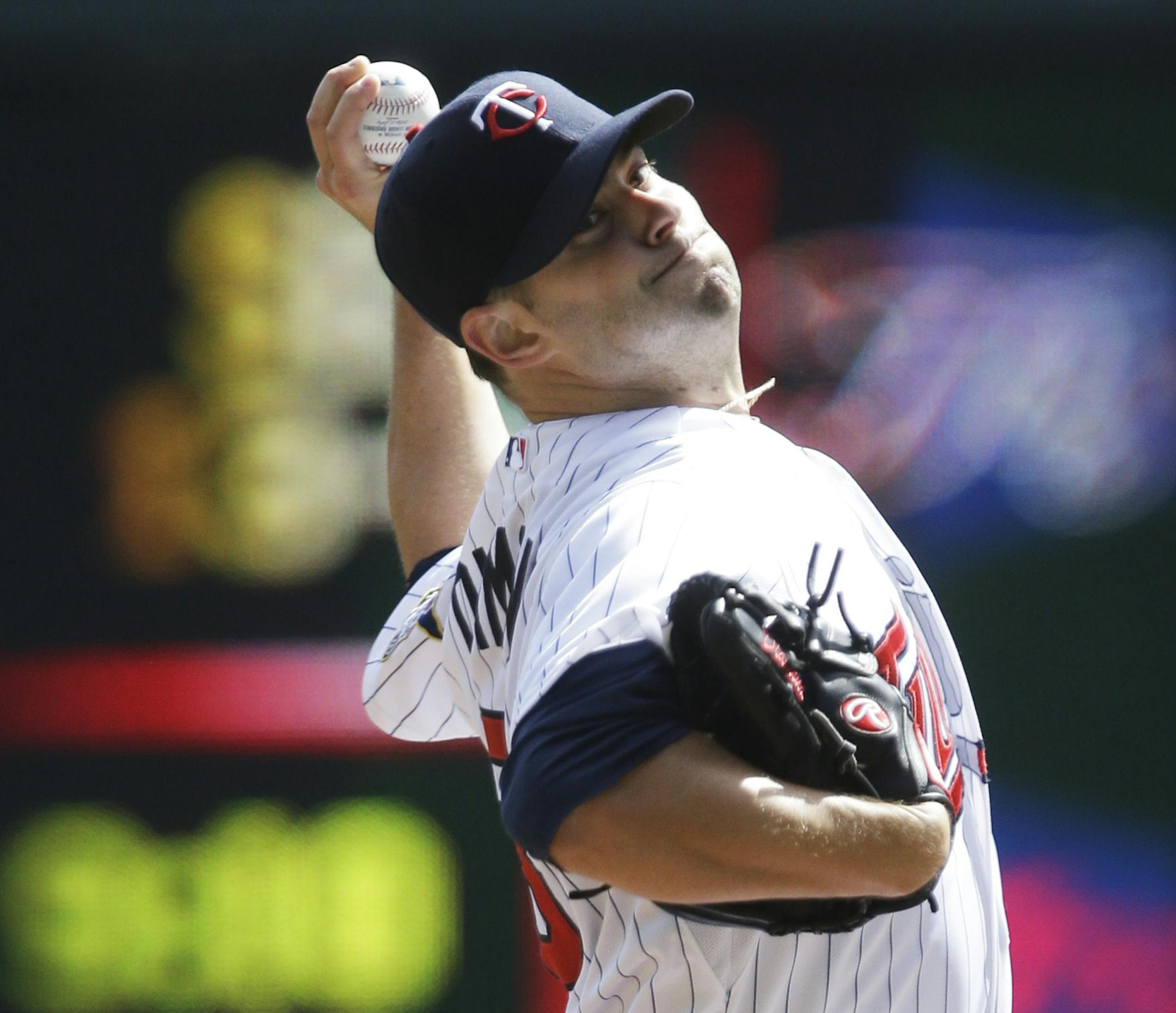 Minnesota Twins pitcher Scott Diamond throws against the Oakland Athletics in the first inning of a baseball game, Thursday, Sept. 12, 2013 in Minneapolis. (AP Photo/Jim Mone)
