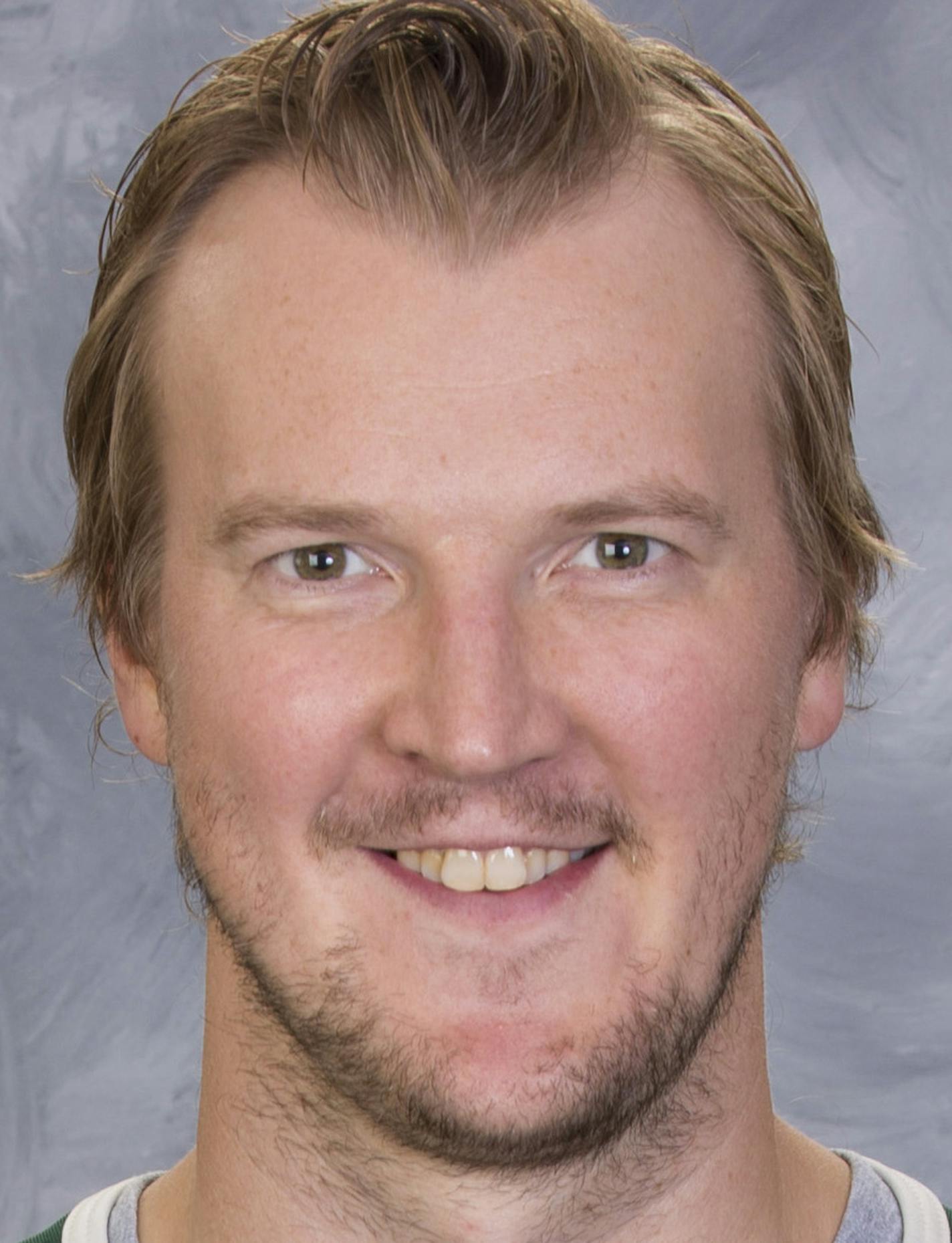 ST. PAUL, MN - SEPTEMBER 14: Devan Dubnyk of the Minnesota Wild poses for his official headshot for the 2017-2018 season on September 14, 2017 at the Xcel Energy Center in St. Paul, Minnesota. (Andy Clayton-King/NHLI via Getty Images) *** Local Caption *** Devan Dubnyk ORG XMIT: 775023707