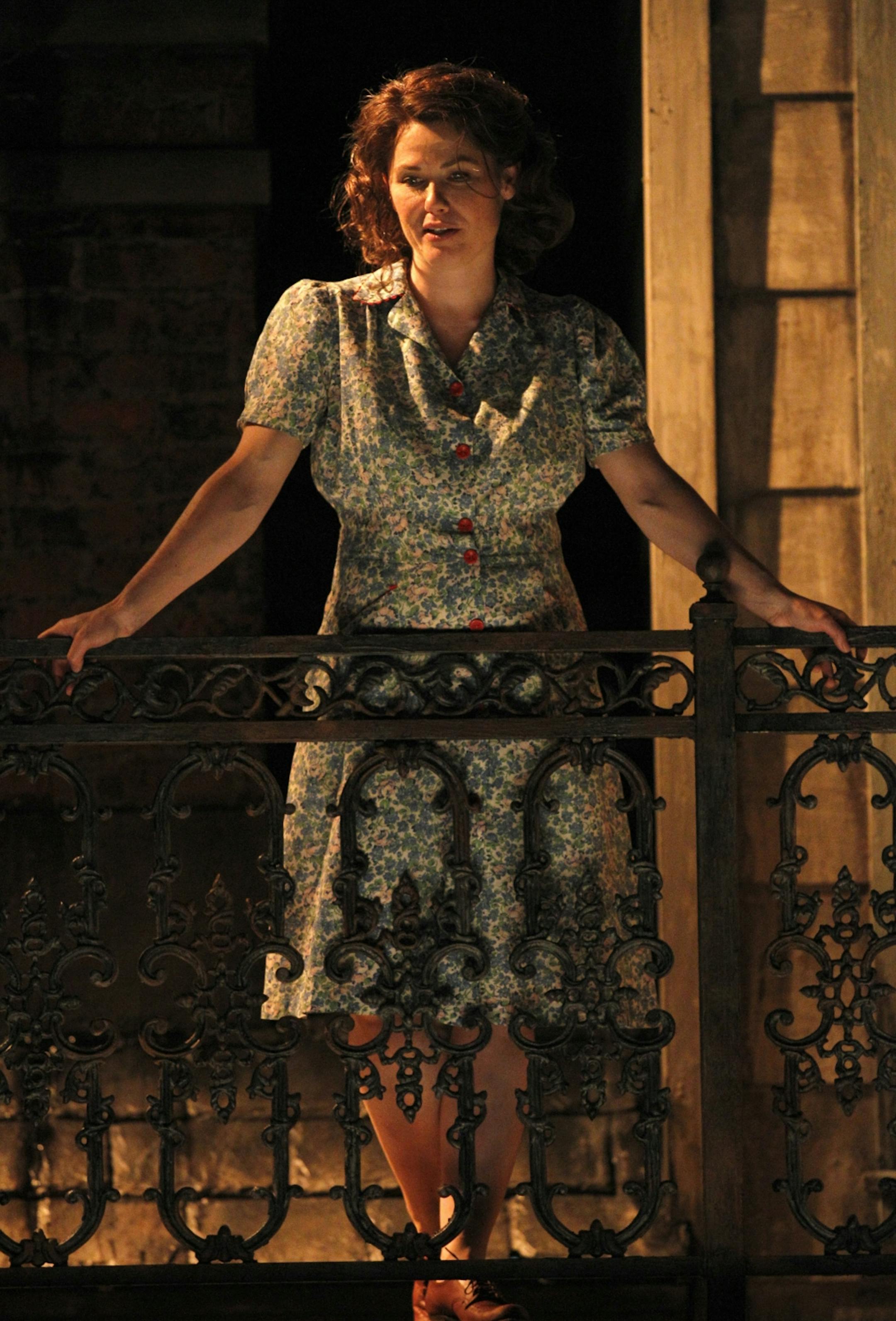 Dress rehearsal on the Guthrie Thrust Stage. A street Car named desire, cast members, Ann Michels as Eunice Hubell.