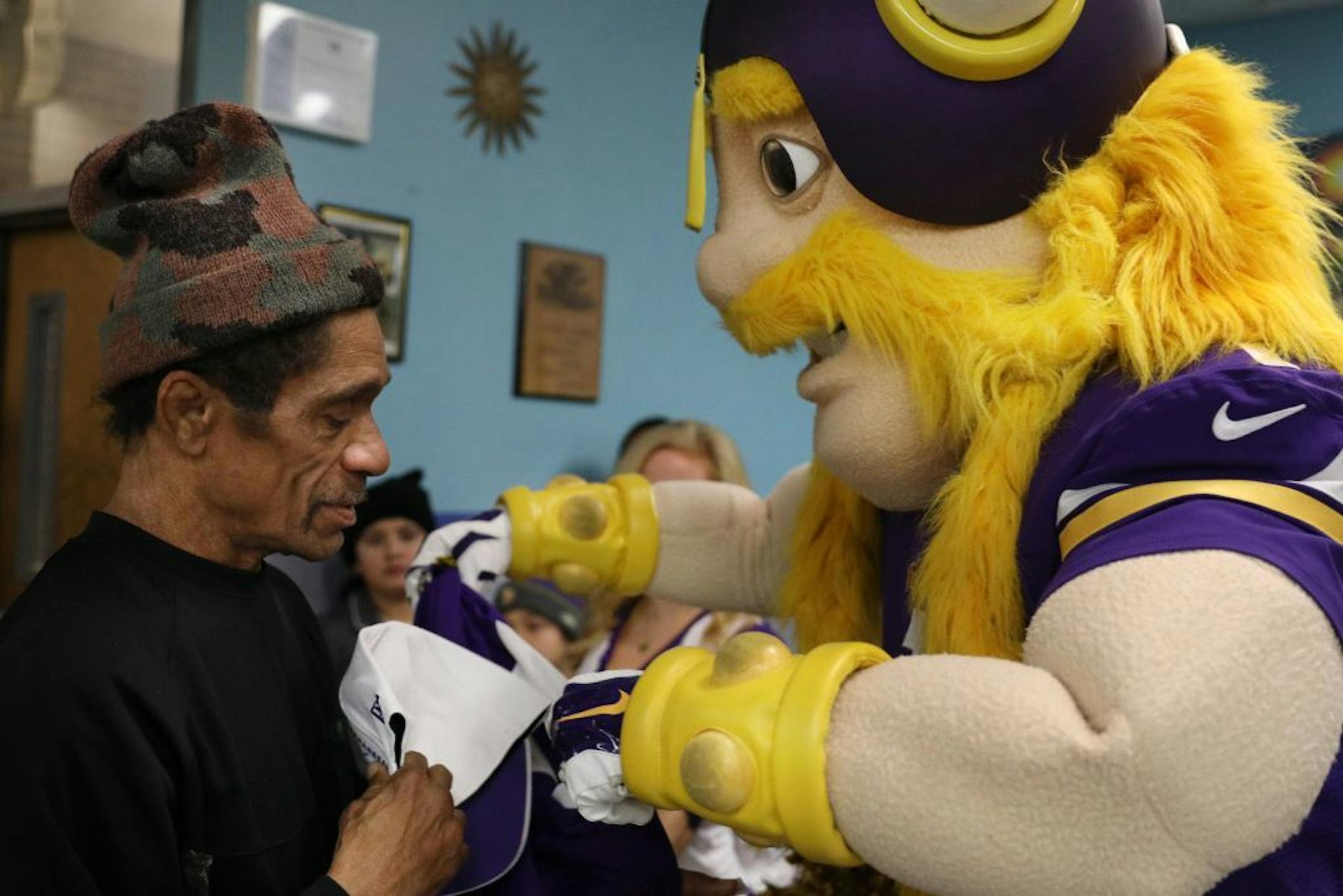 Viktor the Viking gave a signed hat and jersey to Robert Woods after his number was called during a raffle Tuesday.