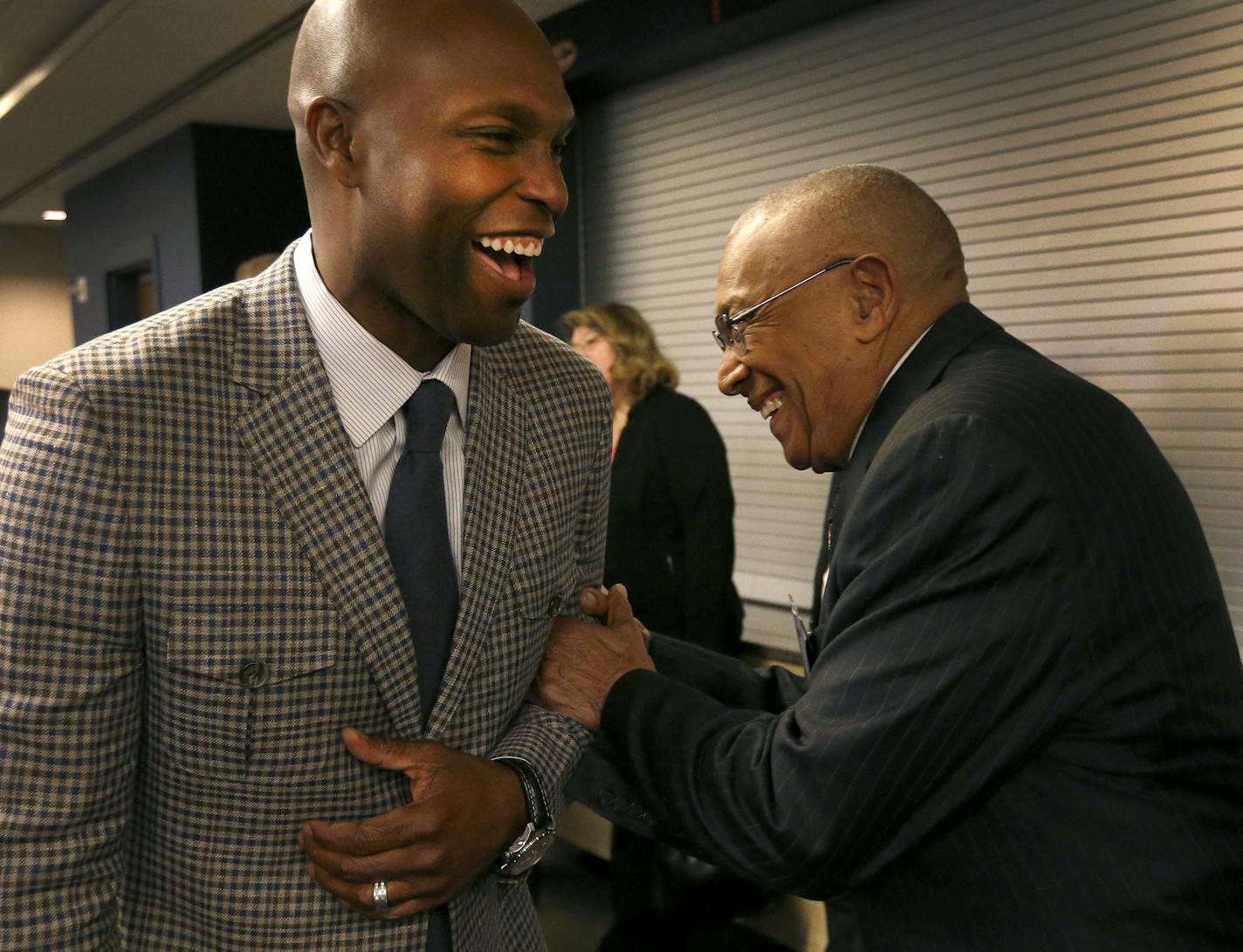 Torii Hunter joked with Julio Becquer at the Diamond Awards held at Target Field on Thursday night. ] CARLOS GONZALEZ cgonzalez@startribune.com - January 28, 2016, Minneapolis, MN, Target Field, MLB, Minnesota Twins, Diamond Awards