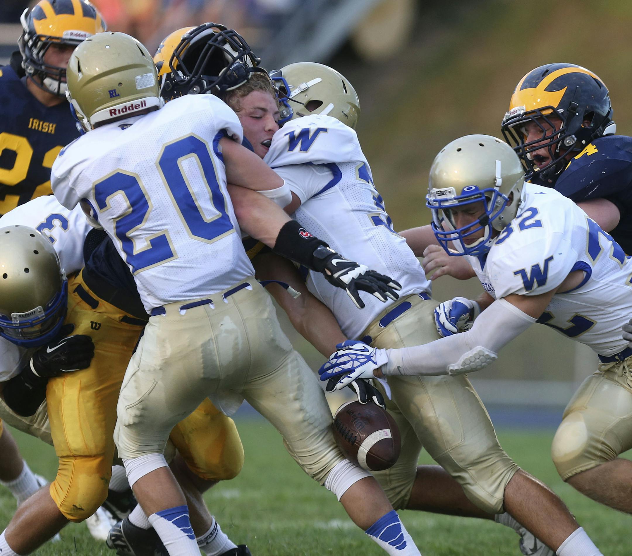 Rosemount''s Nate Sackett lost his helmet and the ball but made the two point conversion against Wayzata defense during first quarter action in Rosemount, Min., Thursday, August 29, 2013. ] (KYNDELL HARKNESS/STAR TRIBUNE) kyndell.harkness@startribune.com