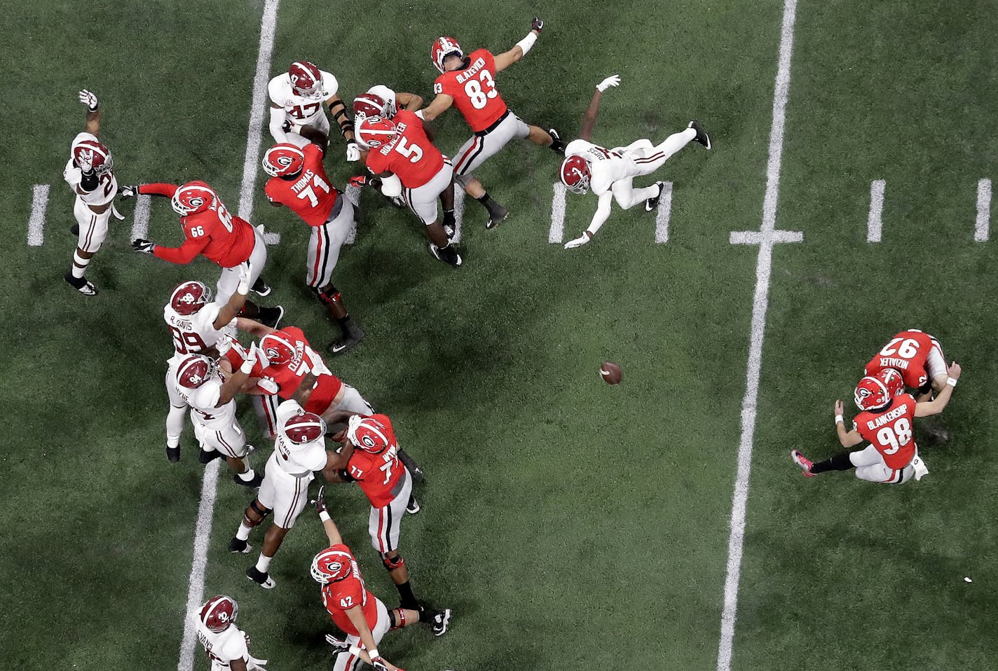 Georgia place kicker Rodrigo Blankenship makes a field goal during the first half of the NCAA college football playoff championship game against Alabama Monday, Jan. 8, 2018, in Atlanta. (AP Photo/John Bazemore)