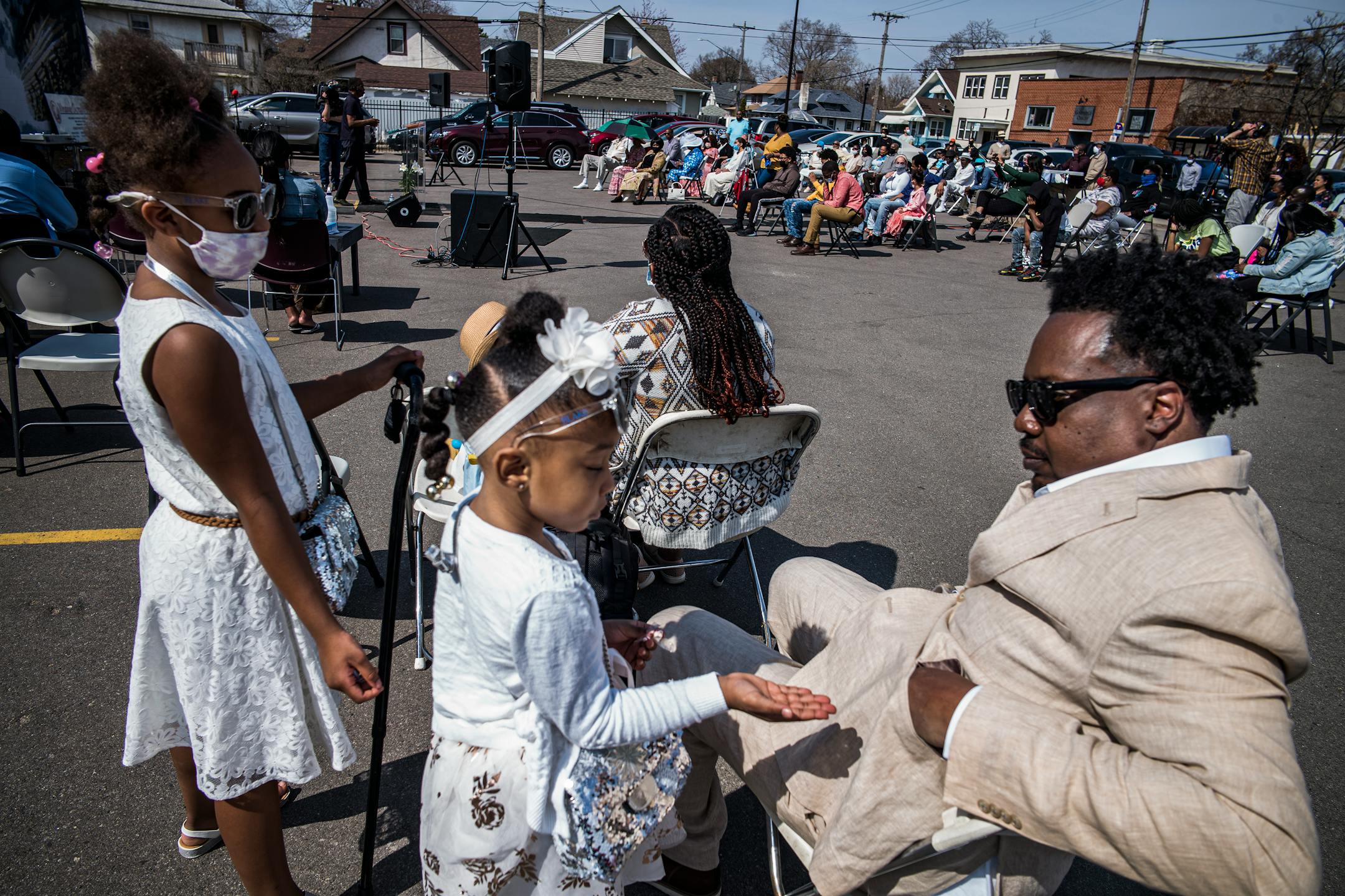 On April 4, 2021, at George Floyd Square, Pastor Curtis Farrar of the Worldwide Outreach For Christ Ministries held Easter Service outdoors at George Floyd Square.