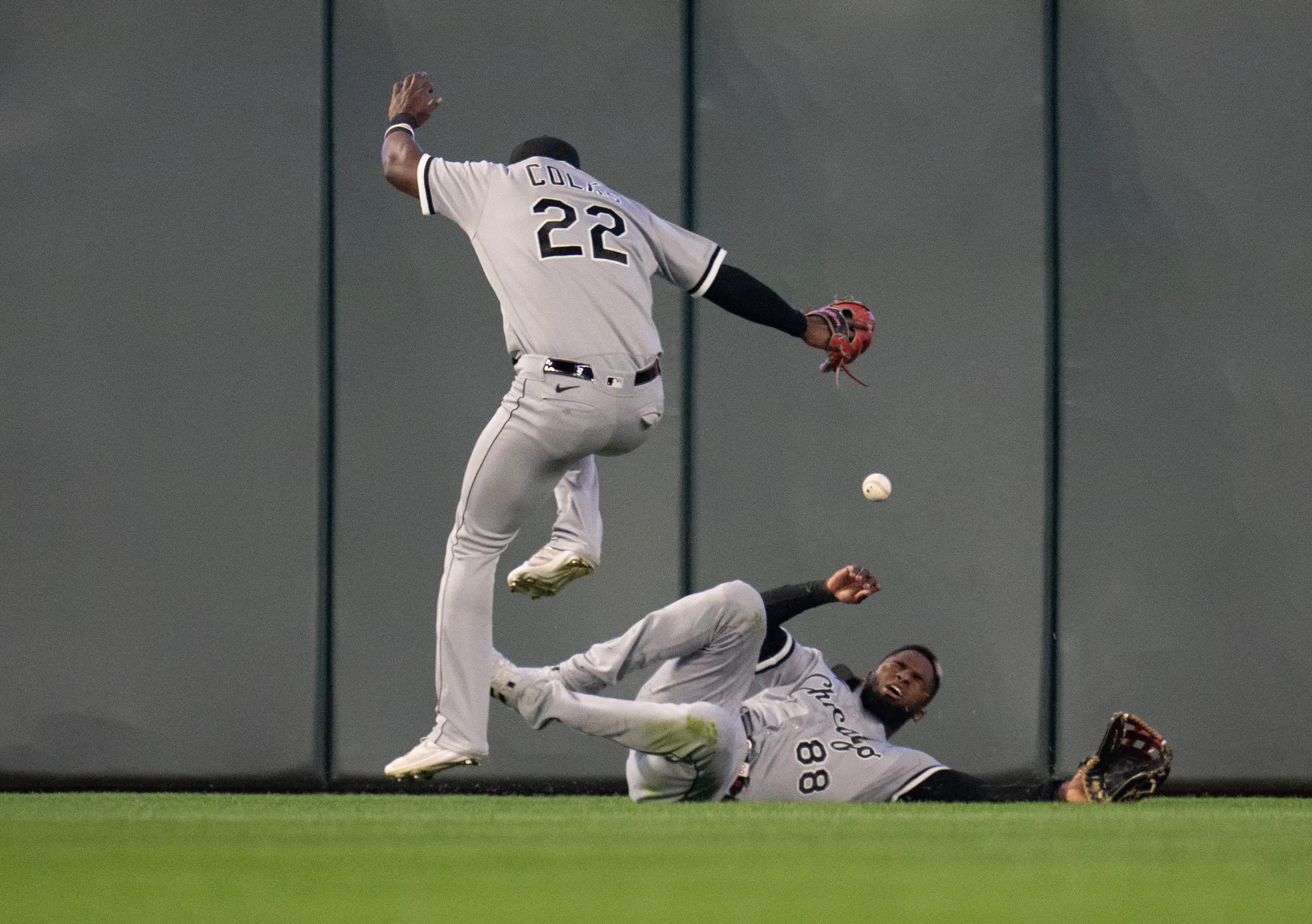 Twins give up ninth-inning run, then edge White Sox in 10th