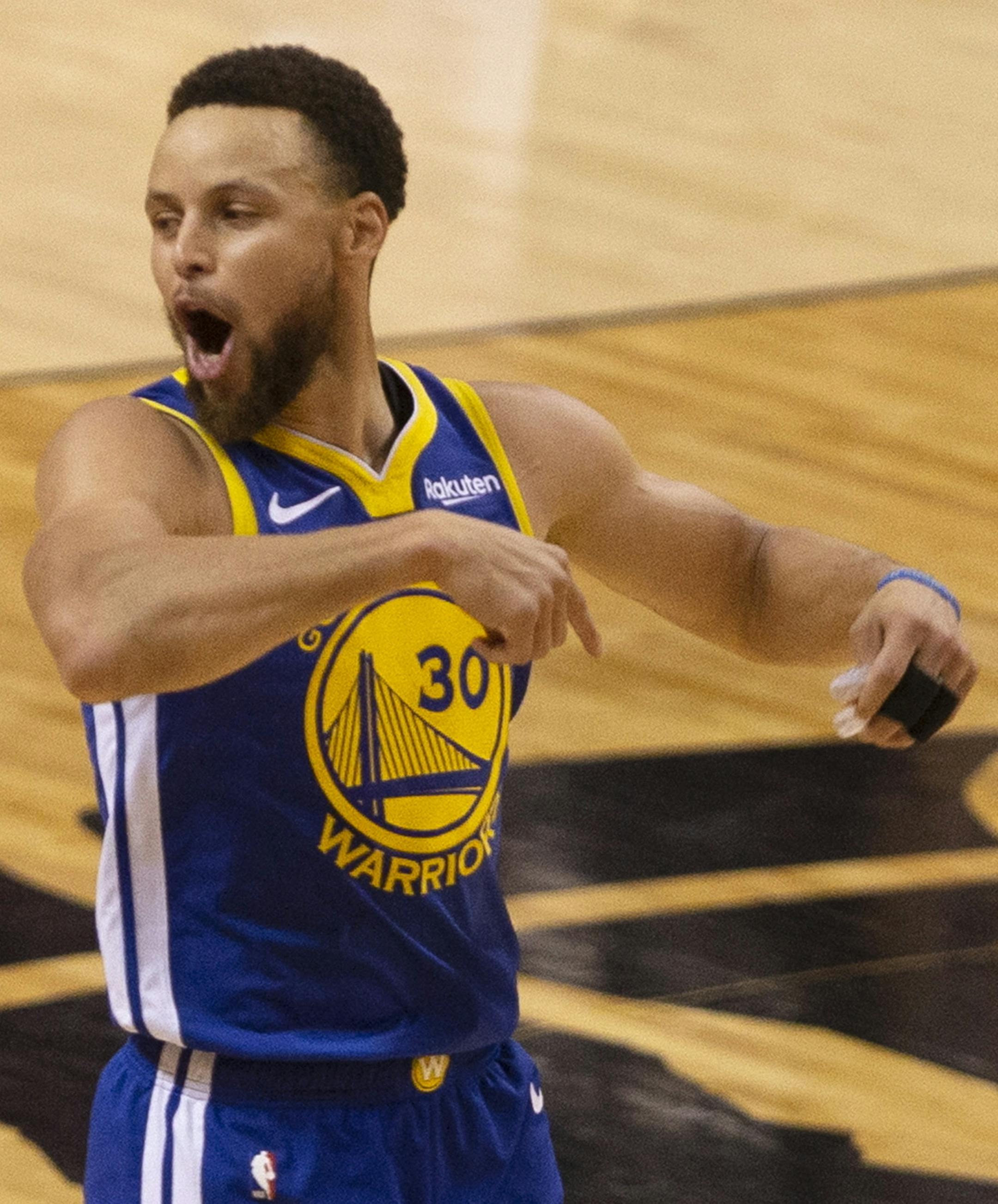 Golden State Warriors' Stephen Curry (30) celebrates in front of Toronto Raptors' Fred VanVleet (23) at the final buzzer as the Warriors defeated the Raptors 106-105 in Game 5 of the NBA Finals in Toronto on Monday June 10, 2019. (Chris Young/The Canadian Press via AP)