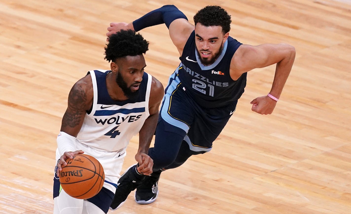 Minnesota Timberwolves guard Jaylen Nowell (4) dribbled the ball past Memphis Grizzlies guard Tyus Jones (21) in the fourth quarter. ] ANTHONY SOUFFLE • anthony.souffle@startribune.com