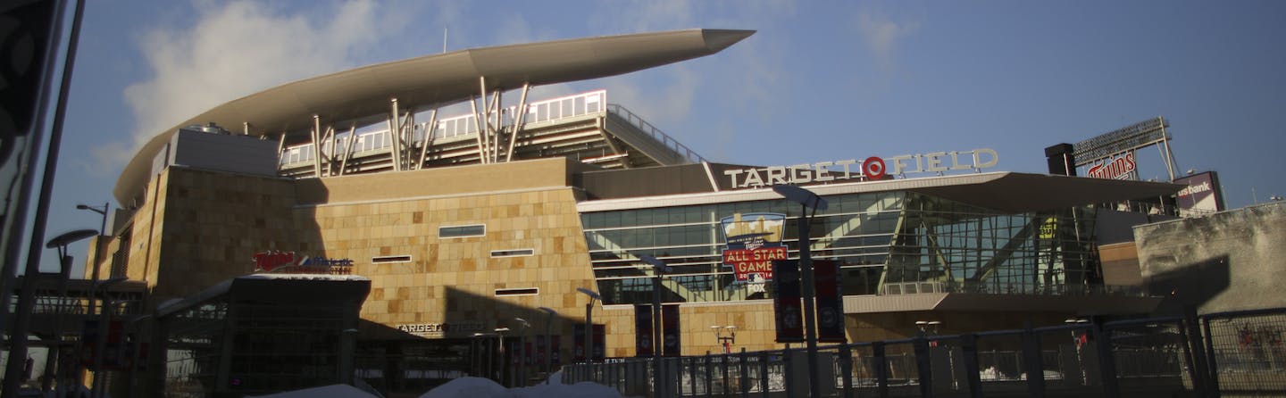 There's interesting things to see outside if you just know where to look. Target Field in Minneapolis Tuesday afternoon, February 25, 2014. ] JEFF WHEELER &#xef; jeff.wheeler@startribune.com ORG XMIT: MIN1402260937460686