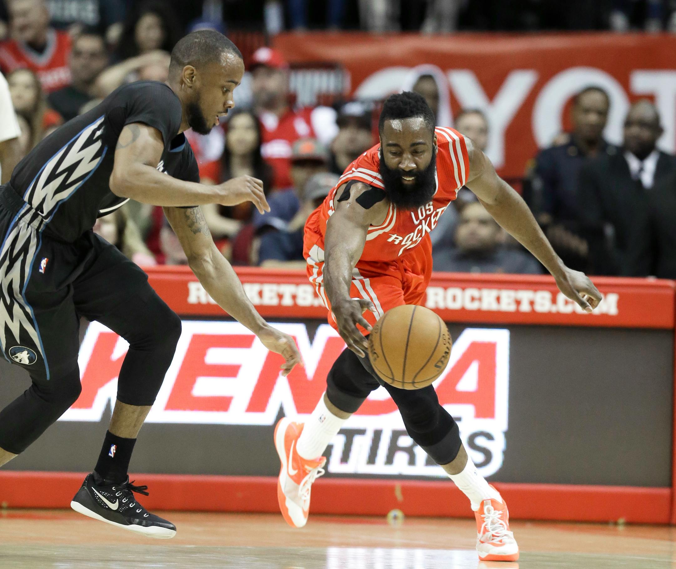Minnesota Timberwolves' Lorenzo Brown, left, and Houston Rockets' James Harden chase a loose ball in the first half of an NBA basketball game Friday, March 27, 2015, in Houston. (AP Photo/Pat Sullivan)