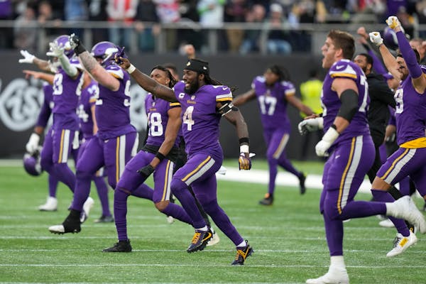 Wild finish: Vikings win when Saints double-doink game-ending kick