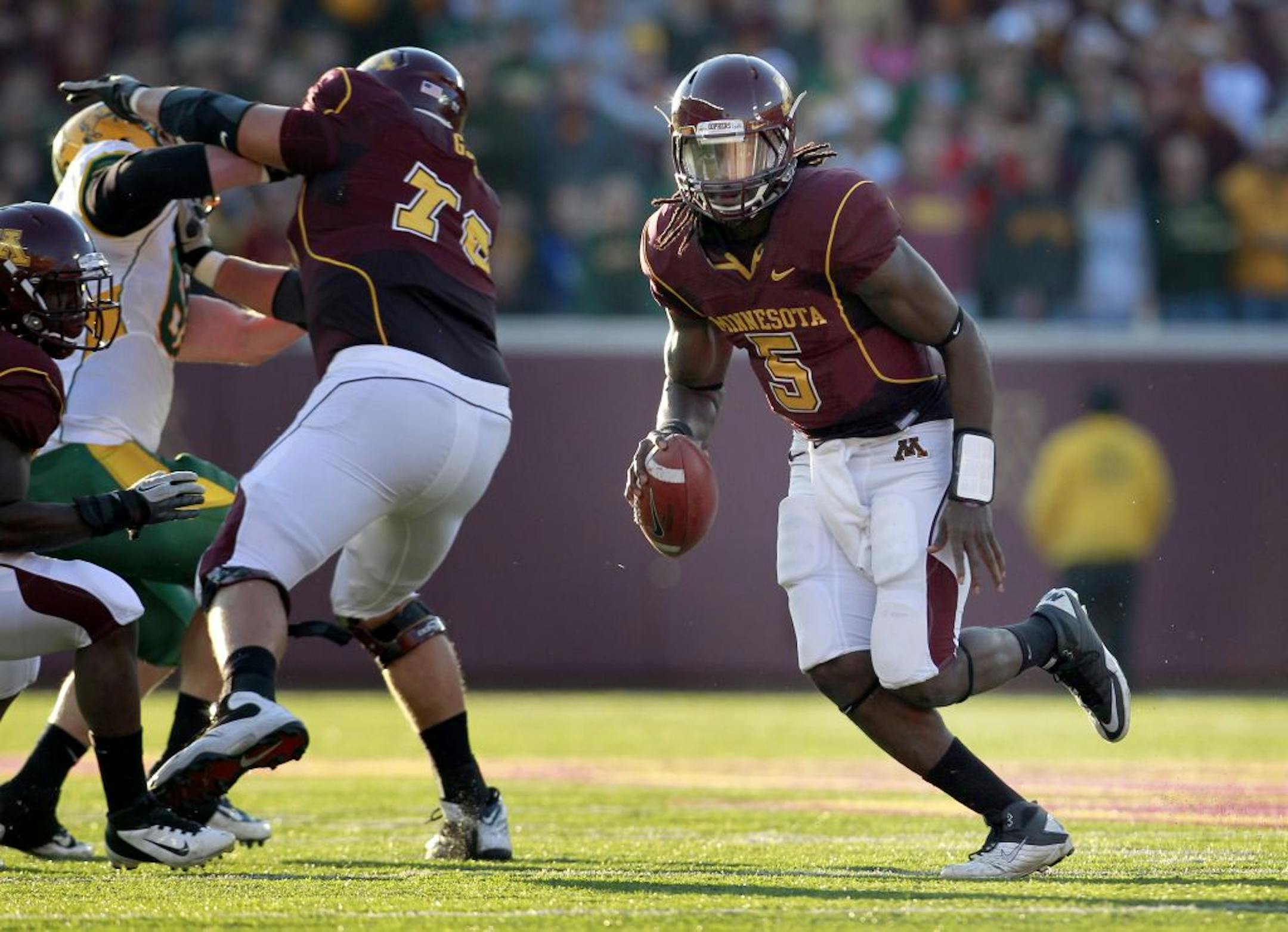 Gophers quarterback MarQueis Gray