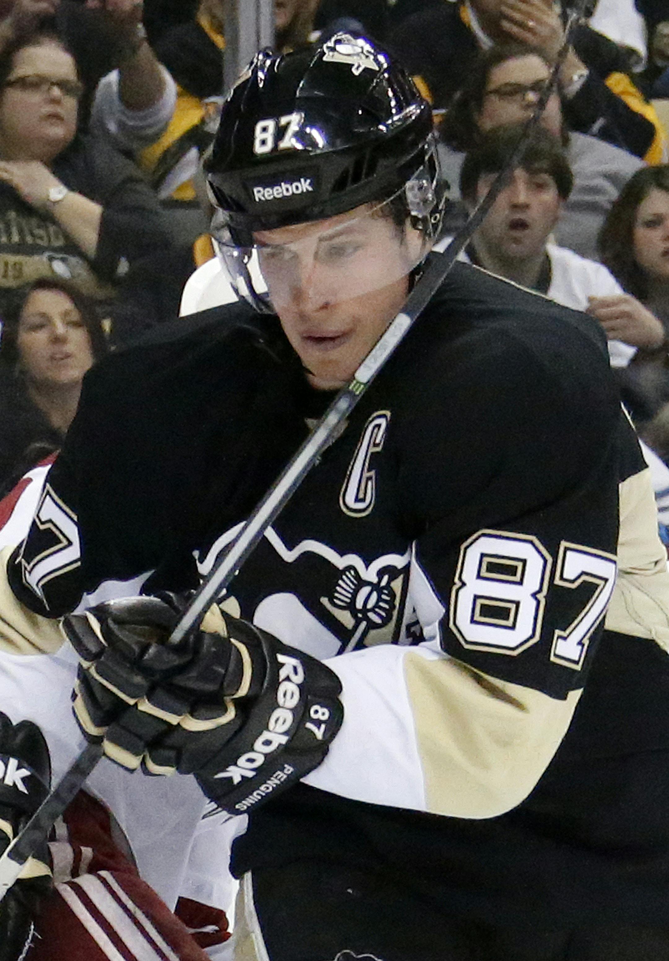 Pittsburgh Penguins' Sidney Crosby (87) works in front of Arizona Coyotes goalie Mike Smith during the second period of an NHL hockey game against the Arizona Coyotes in Pittsburgh Saturday, March 28, 2015. The Penguins won 3-2. (AP Photo/Gene J. Puskar) ORG XMIT: PAGP