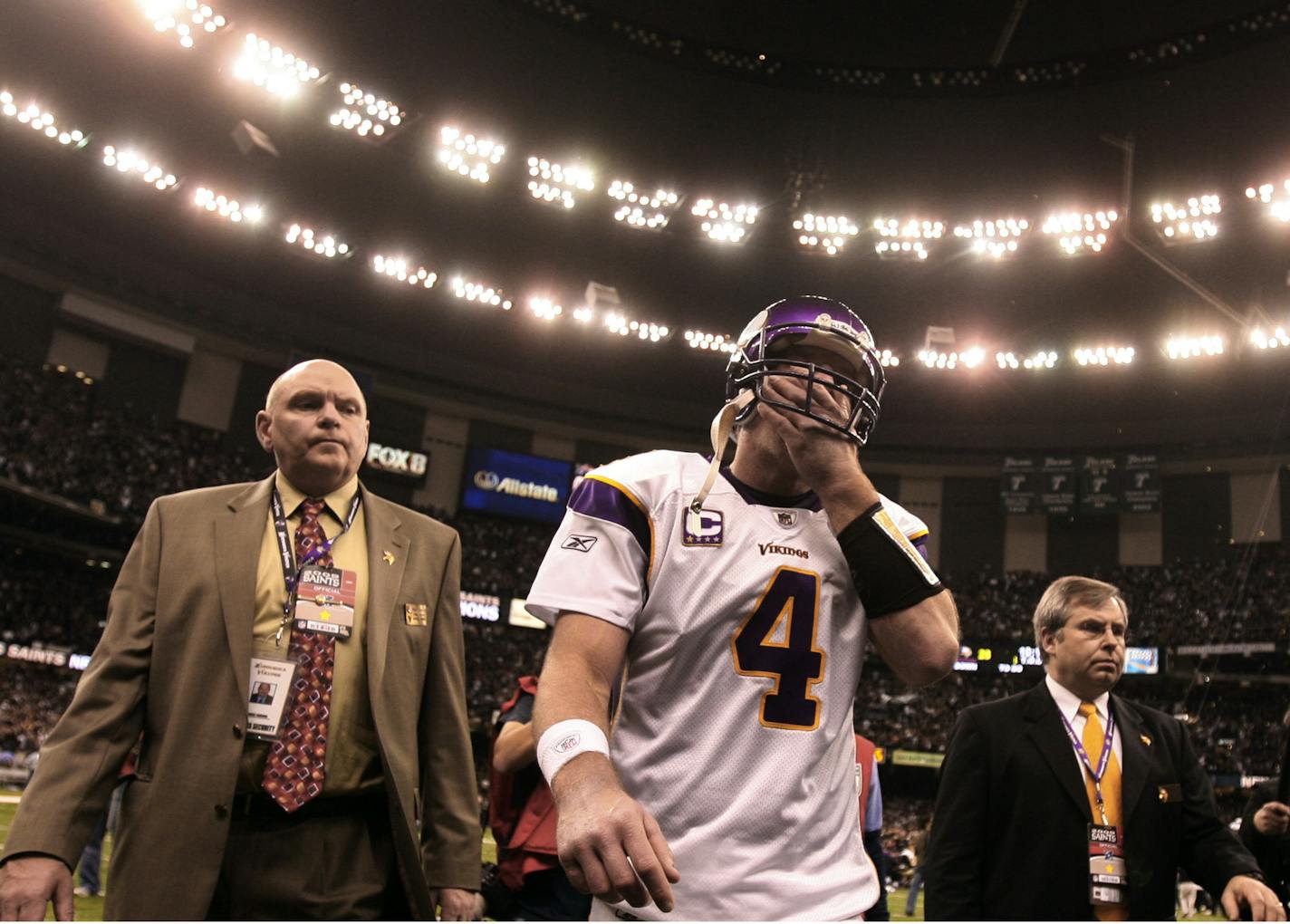 Jerry Holt jgholt@startribune.com New Orleans, LA &#x2013;Jan,24,2010 New Orleans Saints host the Minnesota Vikings in the NFC Championship at the Louisiana Superdome. IN THIS PHOTO: ] Brett Favre wiped his face as he walked of the field Sunday in New Orleans.