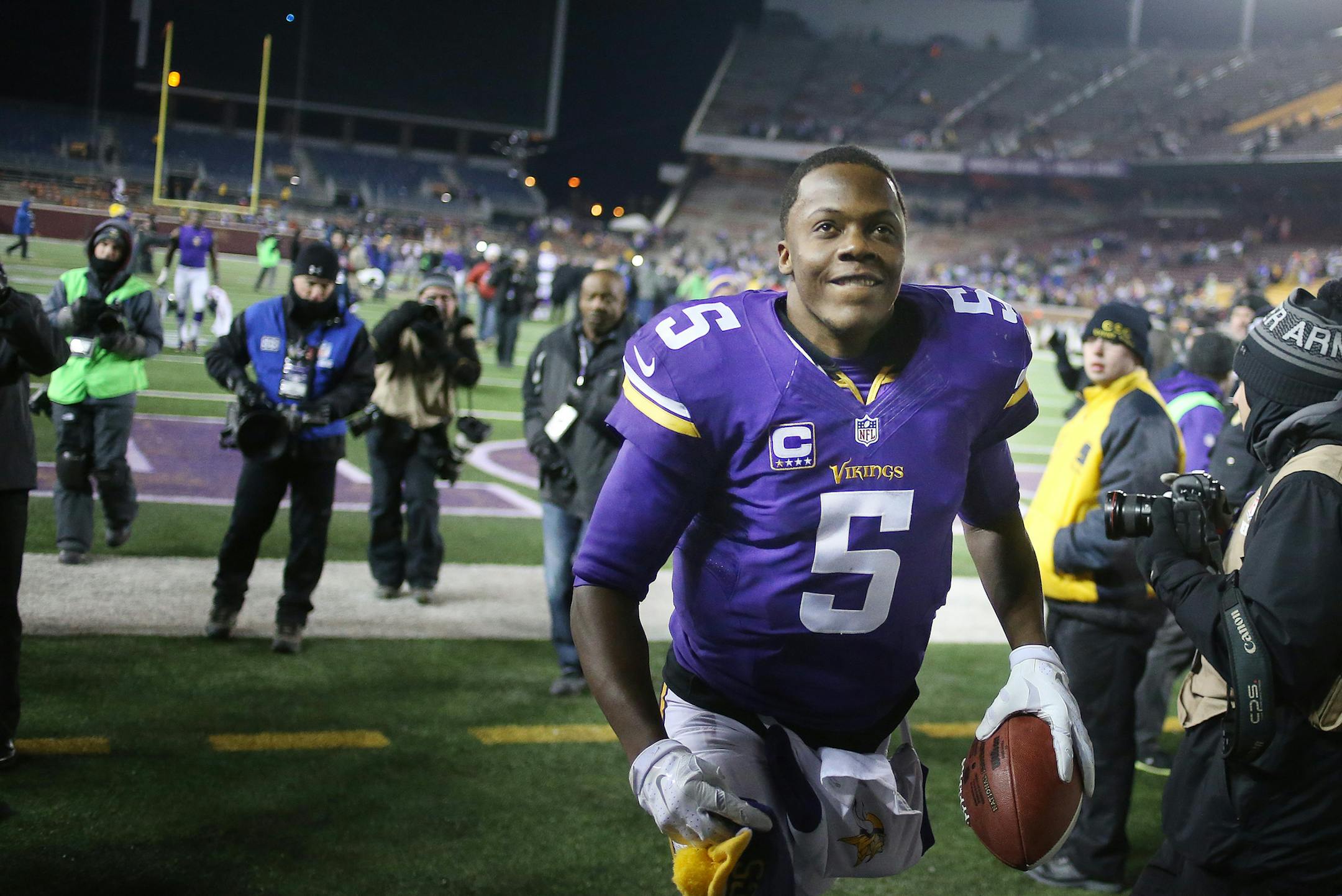 Minnesota Vikings quarterback Teddy Bridgewater (5) celebrated the win of the Giants Sunday December 27, 2015 in Minneapolis, MN. ] The Minnesota Vikings beat the New York Giants 49-17 at TCF Bank Stadium. Jerry Holt/ Jerry.Holt@Startribune.com
