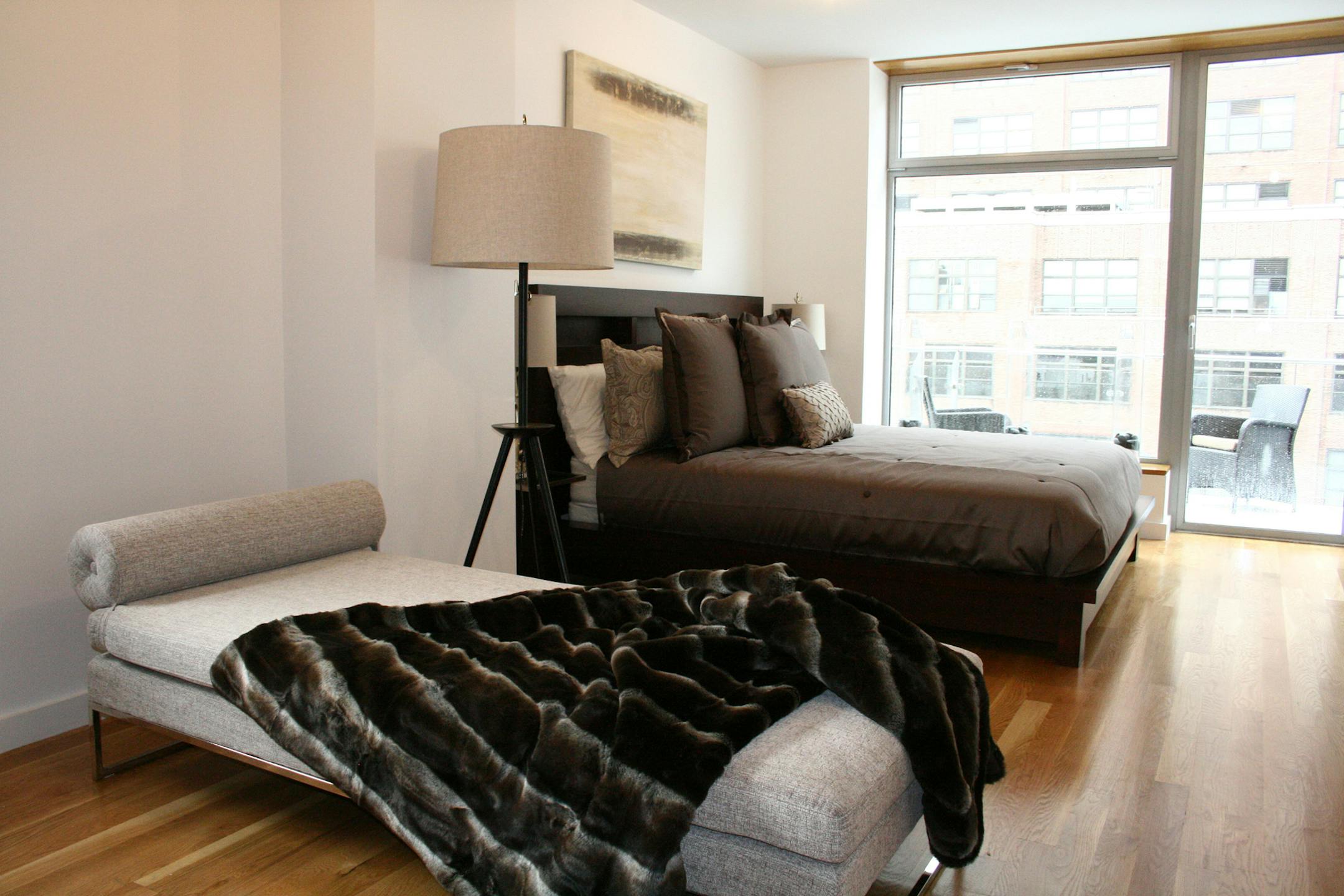 It is perfectly OK to simply toss a throw on a chaise, bed or sofa for a more relaxed look. (Design Recipes) ORG XMIT: 1219571