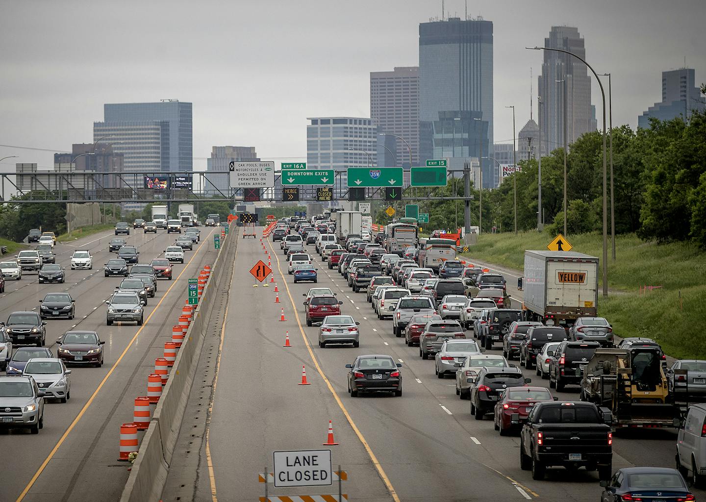 Lane closures and downtown exits slowed down the early morning commute into downtown from the 35th street bridge, Monday, June 11, 2018 in Minneapolis, MN. ] ELIZABETH FLORES &#xef; liz.flores@startribune.com m