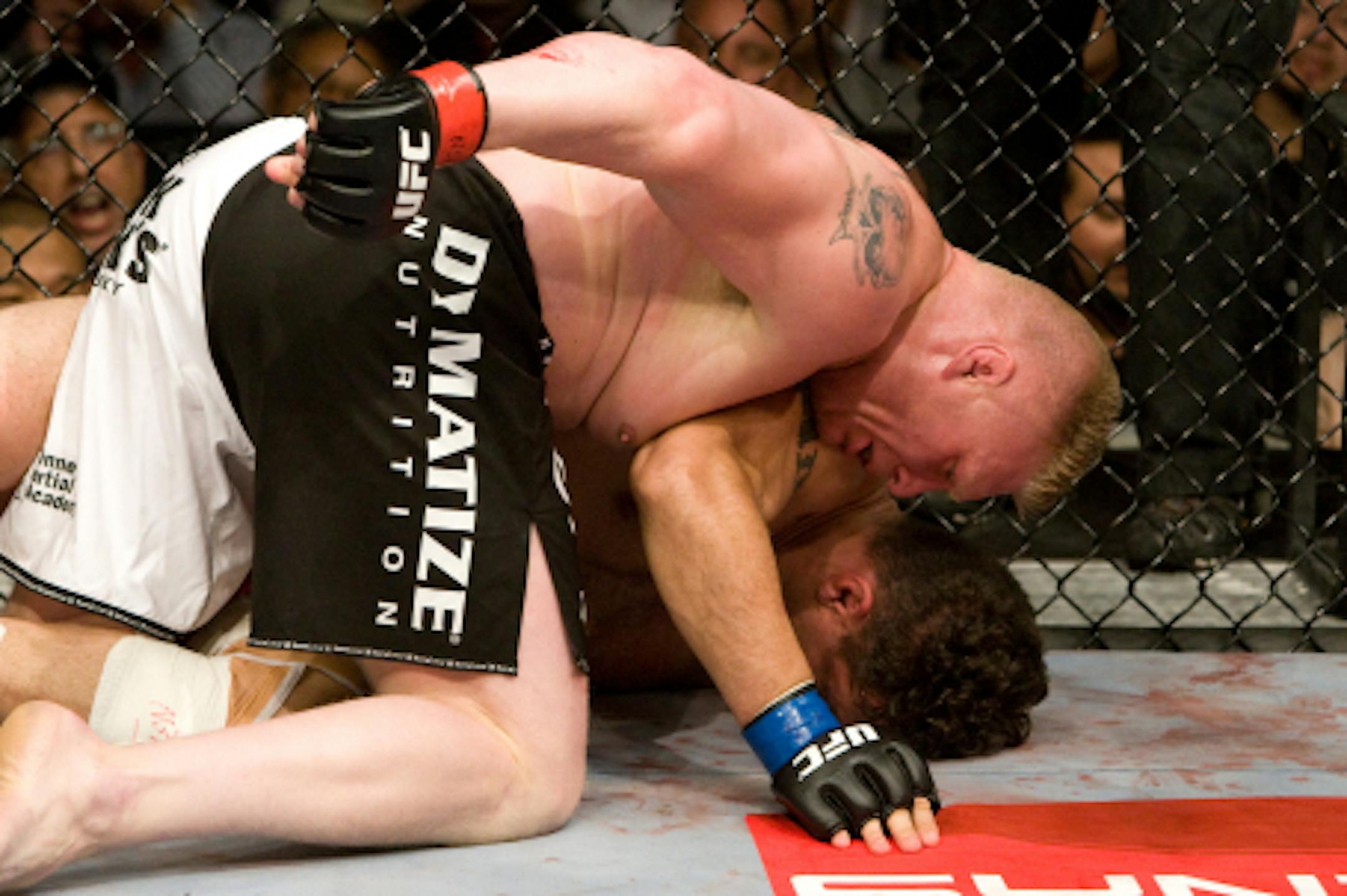 Brock Lesnar dominates Frank Mir on the ground at UFC 100 (Photo courtesy of UFC)