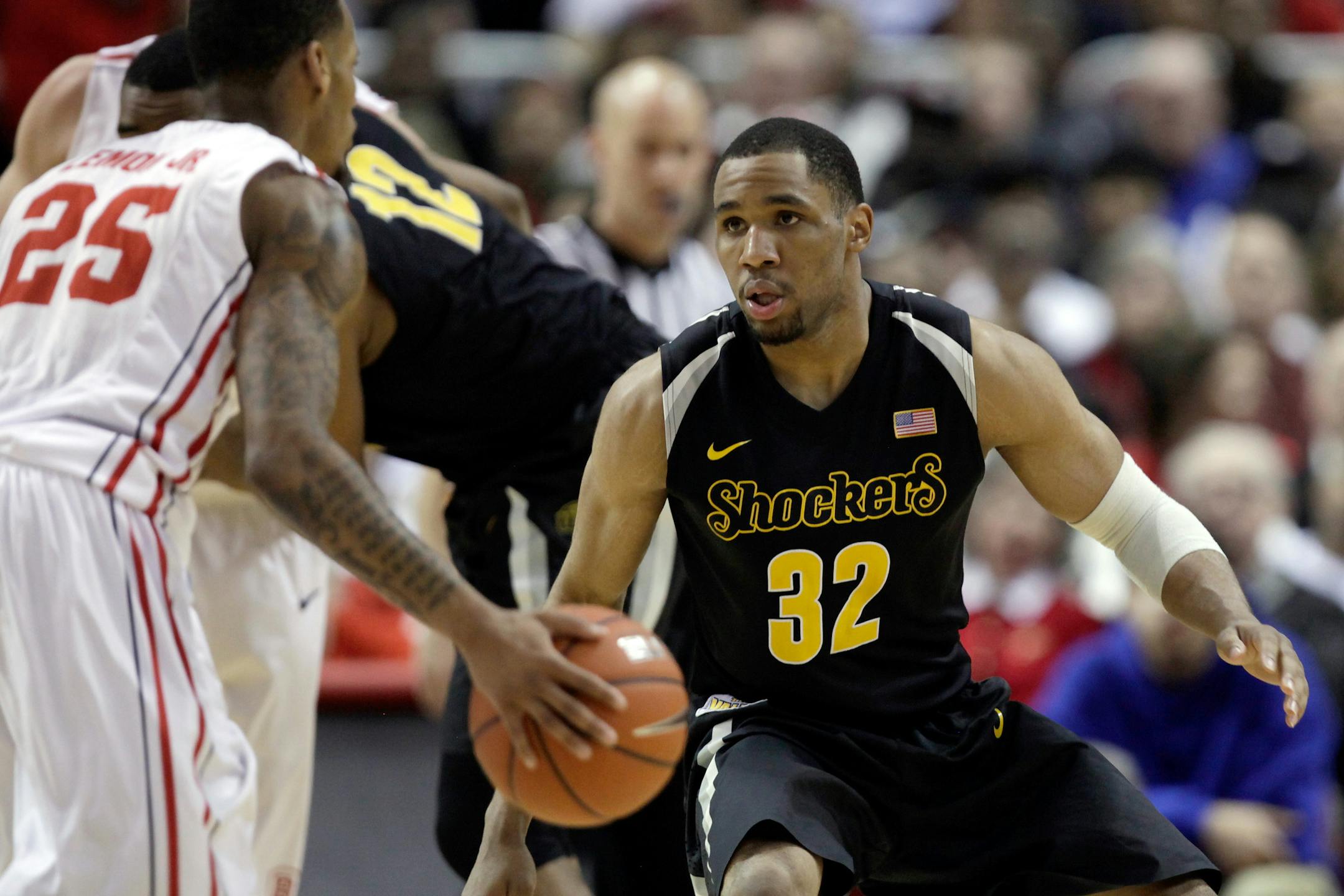 Wichita State guard Tekele Cotton (32) defends against Bradley guard Walt Lemon, Jr. (25) during the second half of an NCAA college basketball game at Carver Arena, Tuesday, Feb. 25, 2014, in Peoria, Ill. Wichita State won the game 69-49. (AP Photo/ Stephen Haas)