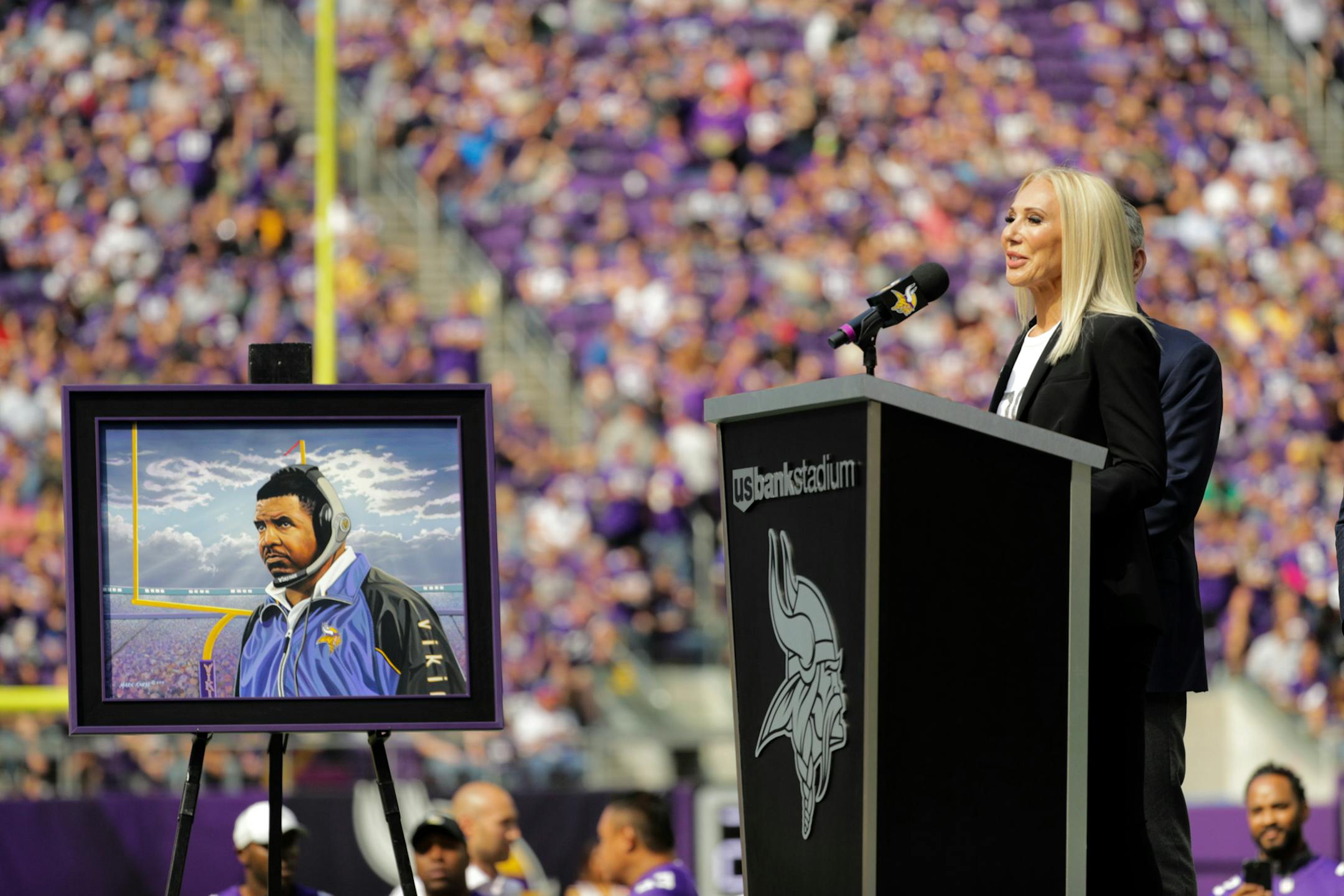 Marie Green spoke on behalf of her late husband and Vikings coach Dennis Green who was inducted into the Vikings Ring of Honor at U.S. Bank Stadium. ] Minnesota Vikings -vs- Buffalo Bills, U.S. Bank Stadium.
BRIAN PETERSON • brian.peterson@startribune.com
Minneapolis, MN 09/23/2018