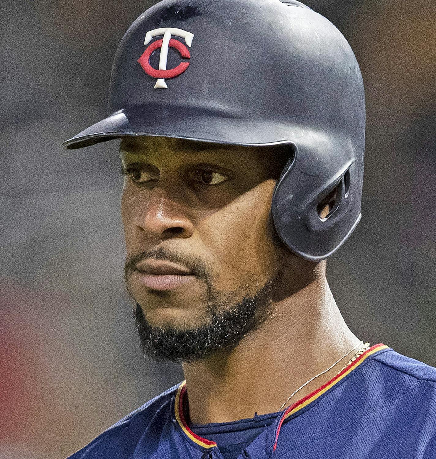 Minnesota Twins Byron Buxton walked up to the plate in the eighth inning. ] CARLOS GONZALEZ &#x2022; cgonzalez@startribune.com &#x2013; Minneapolis, MN &#x2013; April 29, 2019, Target Field, MLB, Minnesota Twins vs. Houston Astros ORG XMIT: MIN1904292131221429