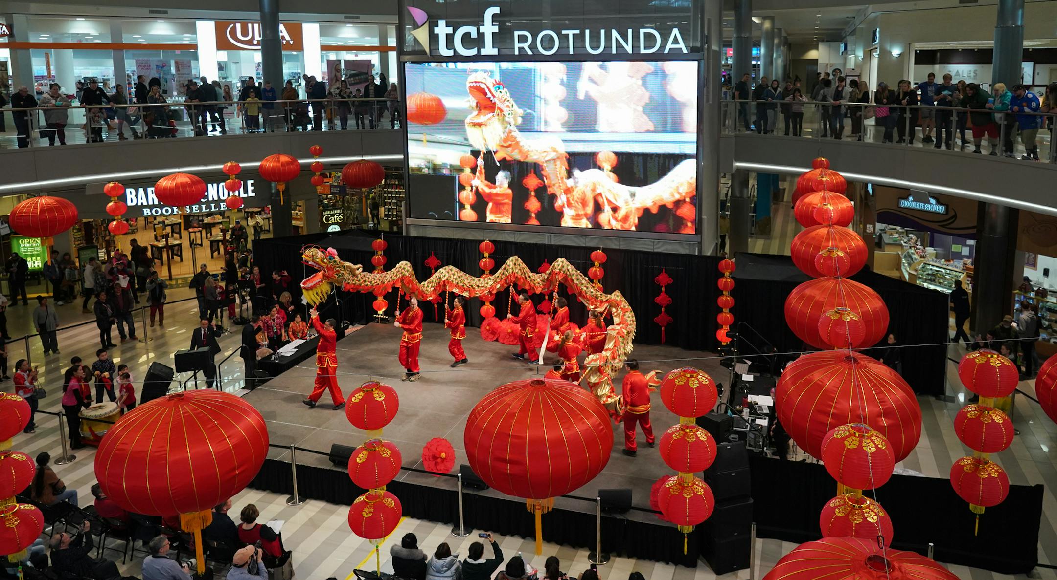 Members of the Hua Xing Arts Group CAAM Chinese Dance Theater demonstrated a dragon dance as part of the Year of the Rat celebration inside the Mall of America on Saturday, February 1, 2020. ] Shari L. Gross • shari.gross@startribune.com Together the Chinese + American audiences will celebrate the Chinese New Year, "Year of the Rat," + share a Chinese cultural experience in an atmosphere of festive joy. The Chinese New Year Celebration will be composed of rich cultural presentations, bril