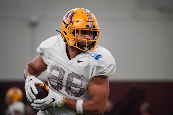Gophers spring football practice puts emphasis on improving passing game