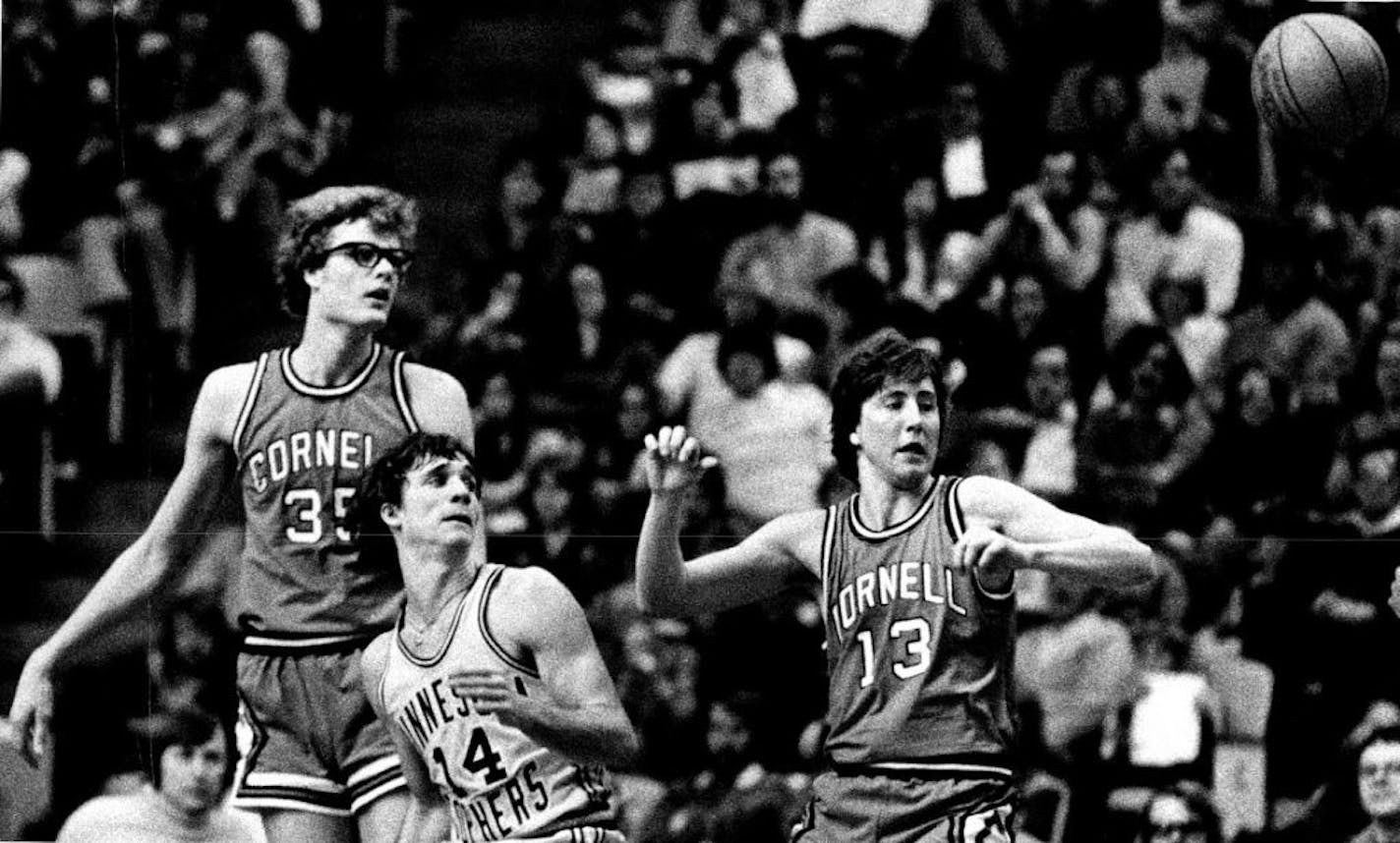 Flip Saunders goes after the ball against a pair of defenders fropm Cornell during a game at Williams Arena in December 1976.