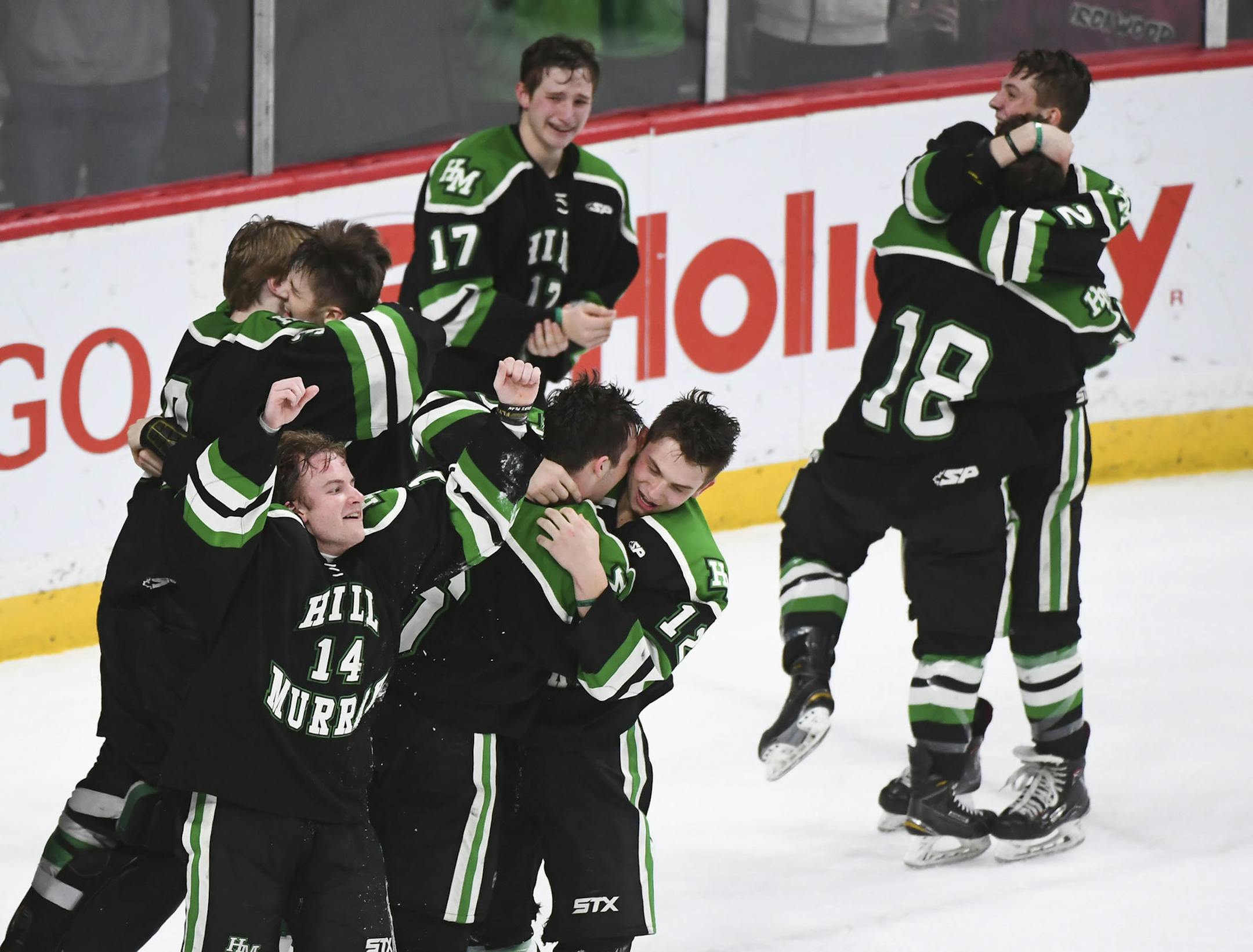 Hill-Murray celebrated their 2A championship victory over Eden Prairie. ] Aaron Lavinsky • aaron.lavinsky@startribune.com Hill-Murray played Eden Prairie in the Class 2A state tournament championship game on Saturday, March 7, 2020 at the Xcel Energy Center in St. Paul, Minn. ORG XMIT: MIN2003072157073680 ORG XMIT: MIN2003072311283708