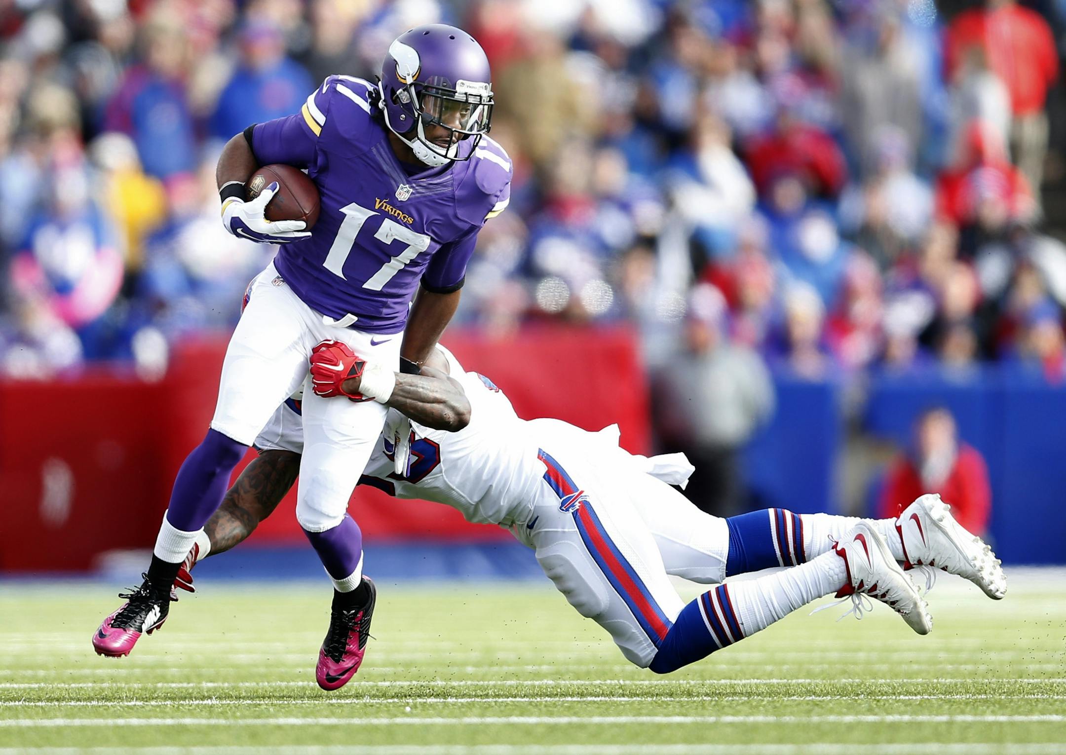 Vikings receiver Jarius Wright (17) broke a tackle in the third quarter. Buffalo beat Minnesota by a final score of 17-16.