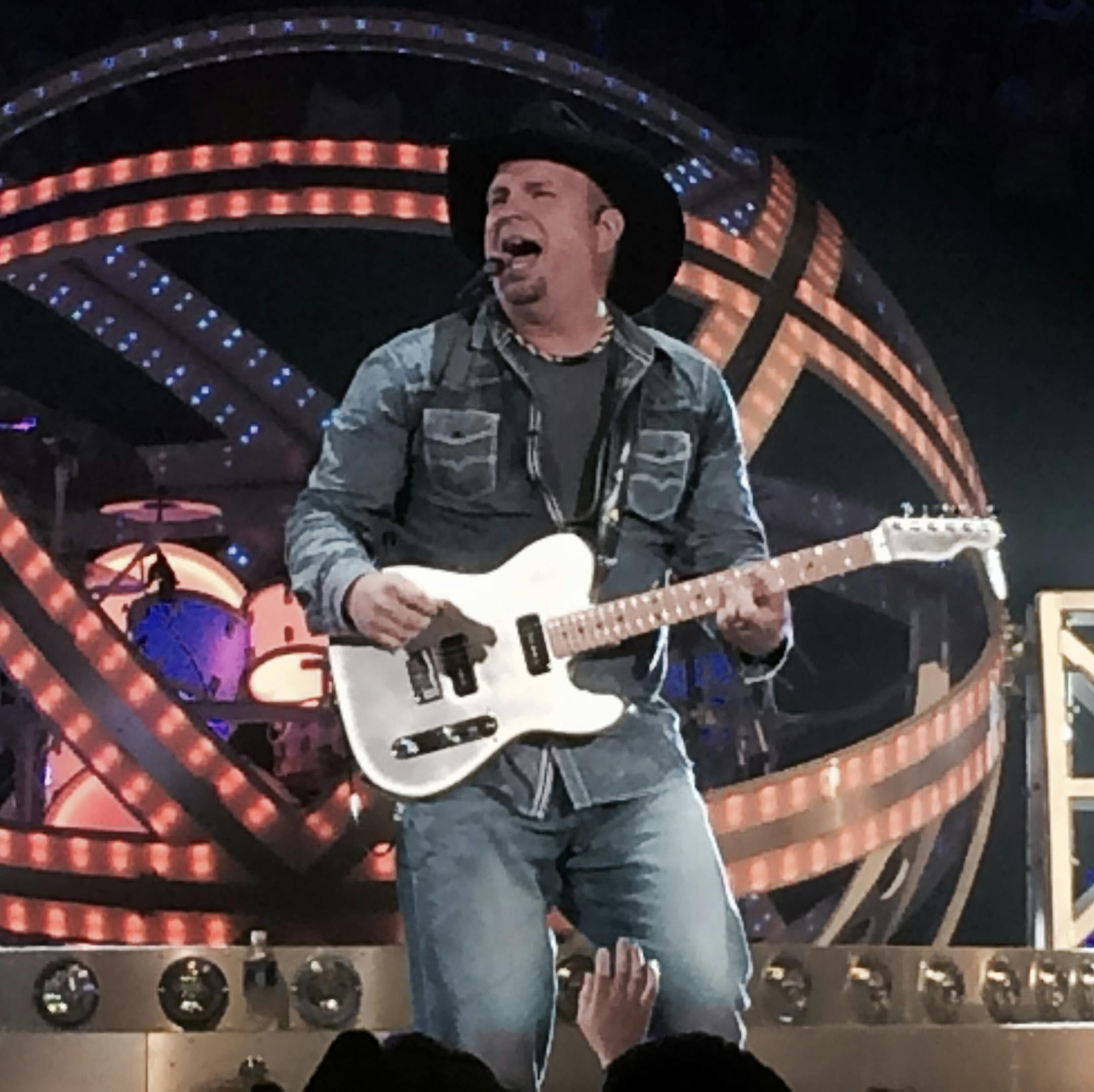 Garth Brooks at Target Center Saturday evening, 11/15/14, Minnenapolis MN. PHOTO: Jon Bream - Star Tribune