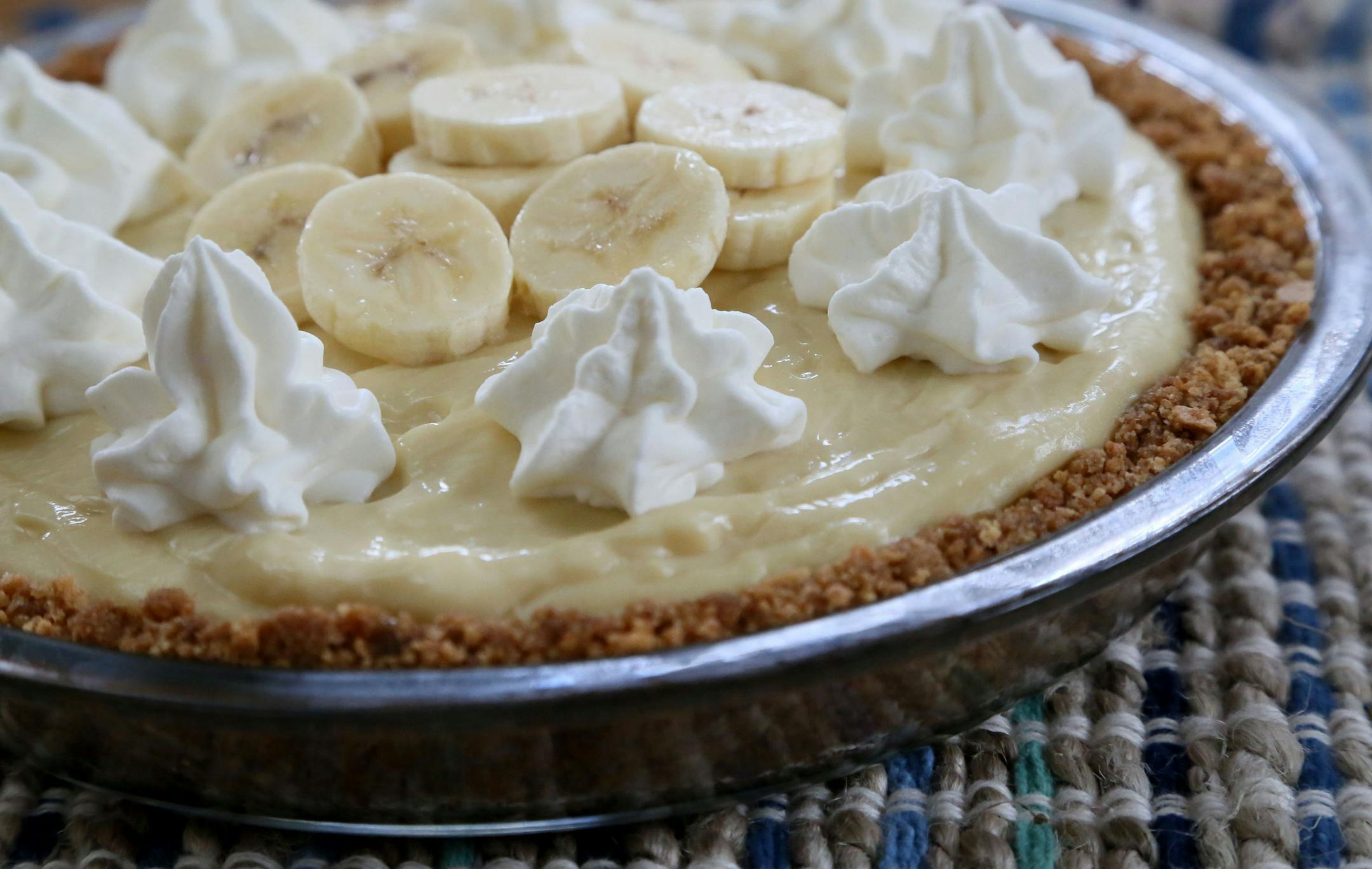 Banana Cream Pie, step by step process for making crust and custard Friday, April 10, 2015, in Edina, MN.](DAVID JOLES/STARTRIBINE)djoles@startribune.com Banana Cream Pie, step by step process for making crust and custard.