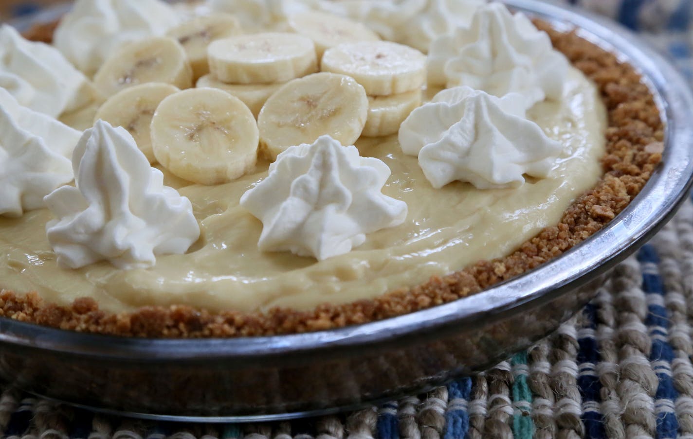 Banana Cream Pie, step by step process for making crust and custard Friday, April 10, 2015, in Edina, MN.](DAVID JOLES/STARTRIBINE)djoles@startribune.com Banana Cream Pie, step by step process for making crust and custard.