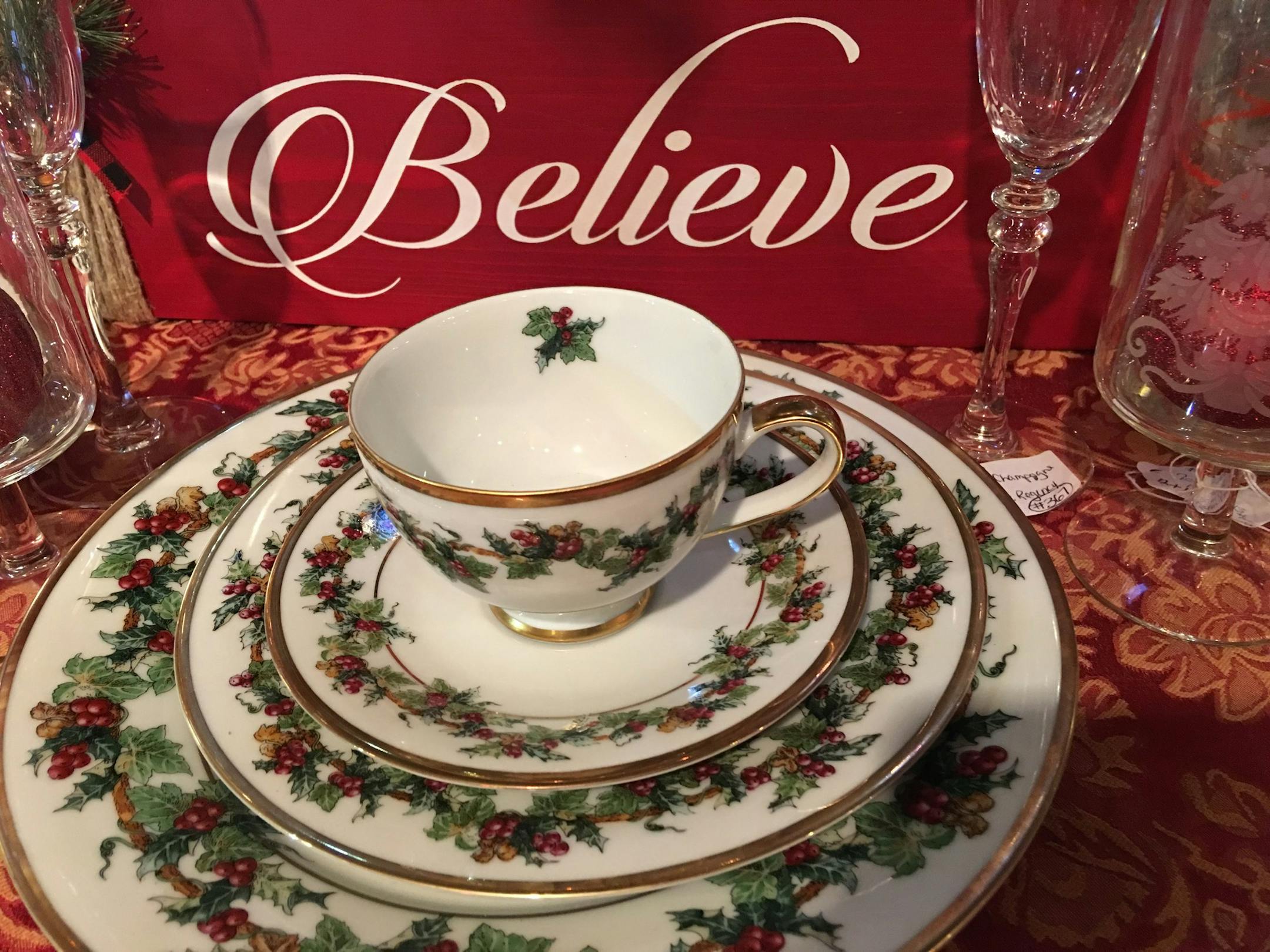 Used Xmas - Set of "Holly and the Ivy" by Royal Gallery China from the Langdon in Mound.
