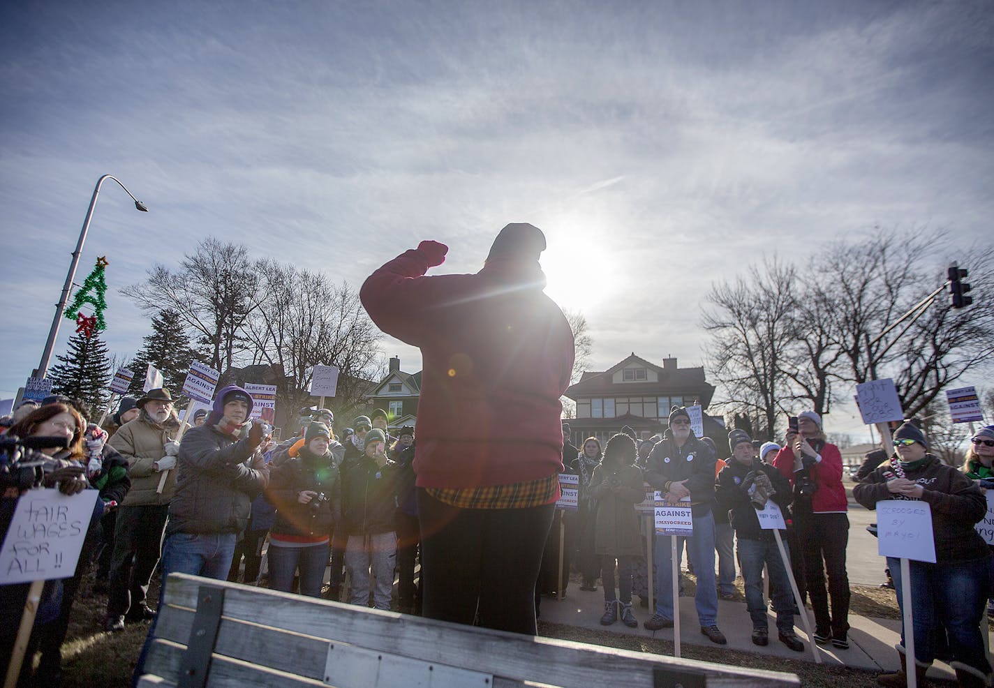 SEIU workers braved the cold wind as they staged a one-day strike at Mayo's hospital, Tuesday, December 19, 2017 in Albert Lea, MN. The strike is part of the ongoing labor-community uprising against Mayo's consolidation of its southern Minnesota hospitals. ] ELIZABETH FLORES &#xef; liz.flores@startribune.com