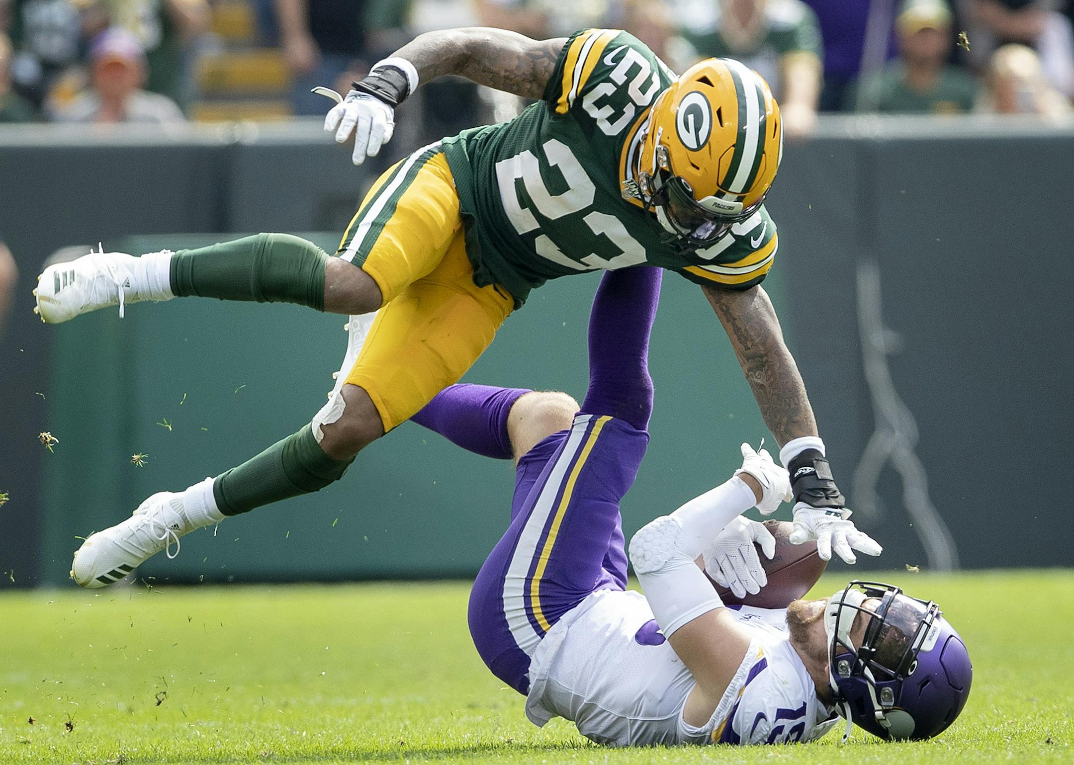 Minnesota Vikings receiver Adam Thielen (19) caught pass while being defended by Green Bay Packers' Jaire Alexander (23) in the third quarter. ] CARLOS GONZALEZ &#x2022; cgonzalez@startribune.com &#x2013; Green Bay, WI &#x2013; September 15, 2019, Lambeau Field, NFL, Green Bay Packers vs. Minnesota Vikings