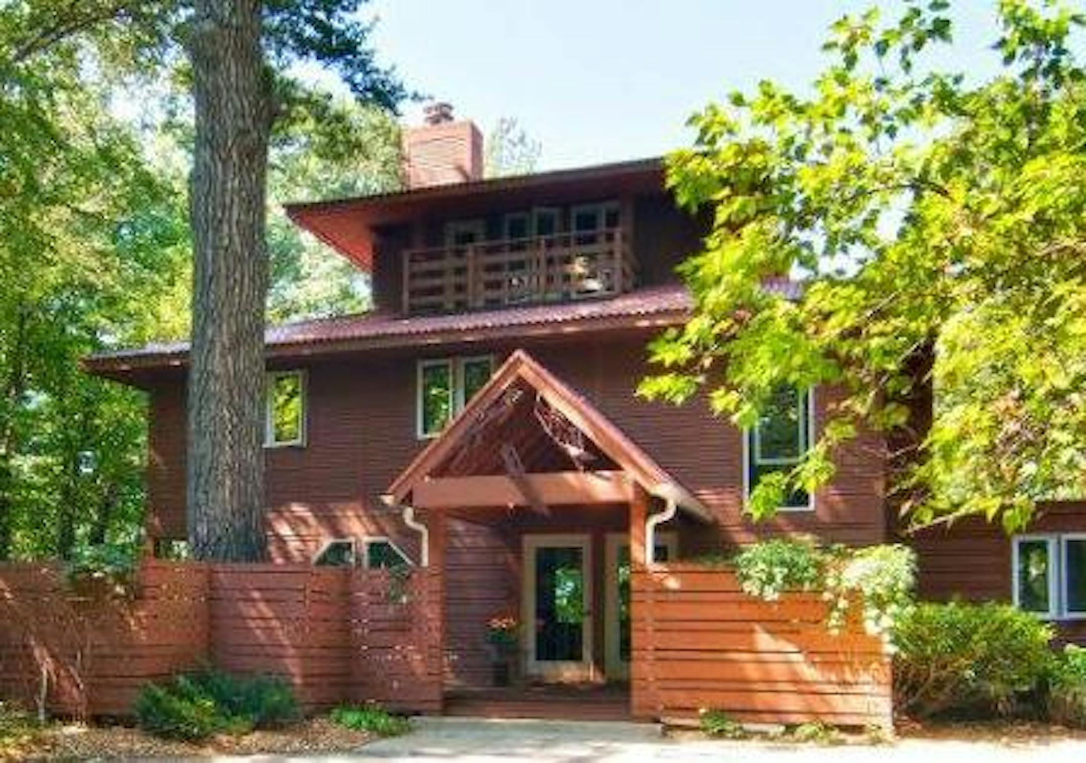 Homegaze: Front of Gleason Lake home inspired by Japanese pavilion