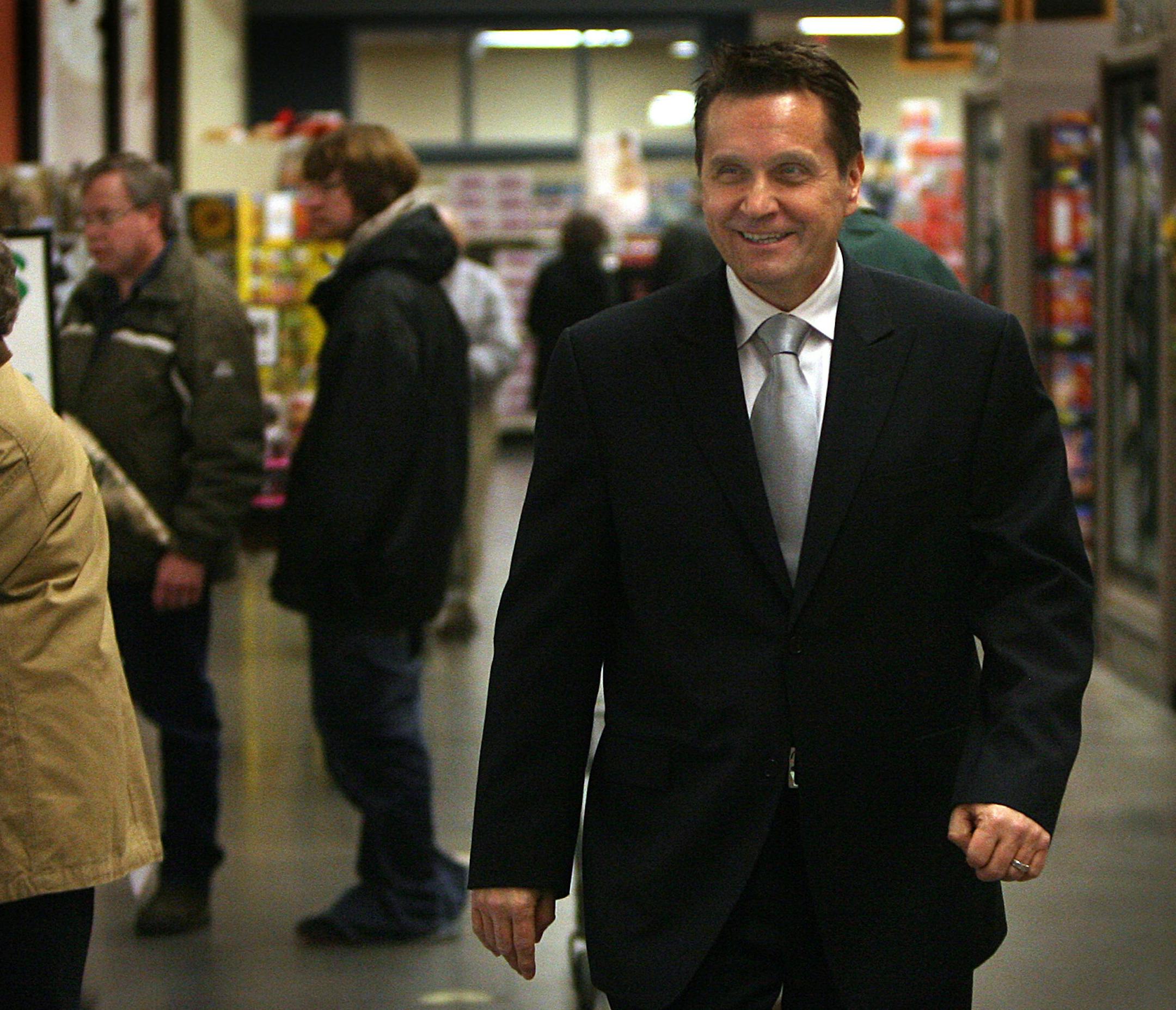 JIM GEHRZ ï james.gehrz@startribune.com Roseville/February 13, 2009/10:00AM Robert Mariano is the chairman and CEO of Roundyís Supermarketís, Inc. and also the face behind the ìChairman Bobî ad campaign at Rainbow Supermarkets.