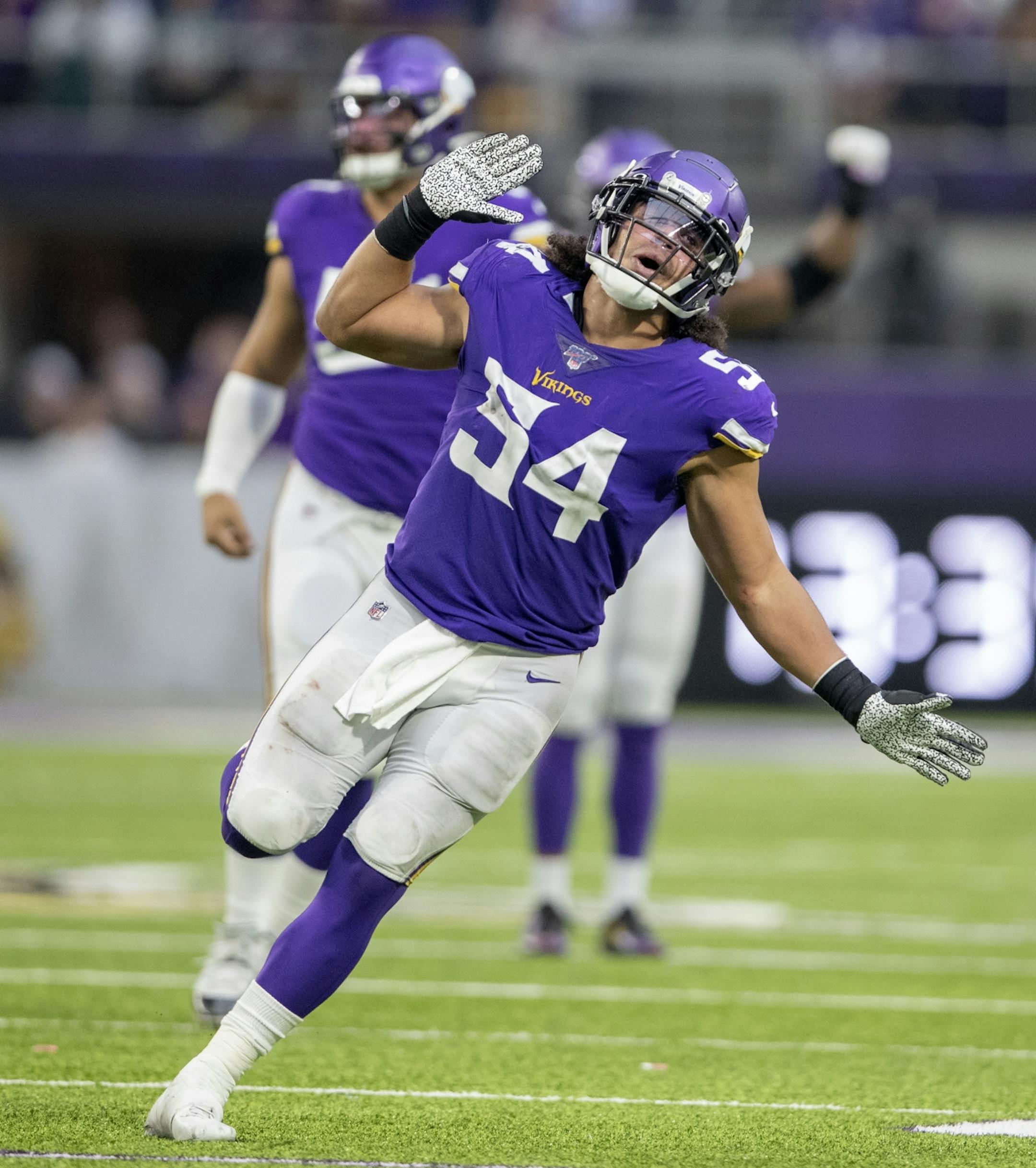 Vikings middle linebacker Eric Kendricks celebrated after sacking Eagles quarterback Carson Wentz in the fourth quarter.