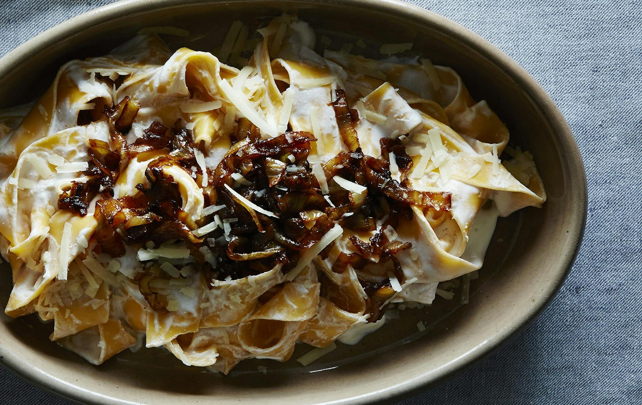 Pasta with yogurt and caramelized onions.