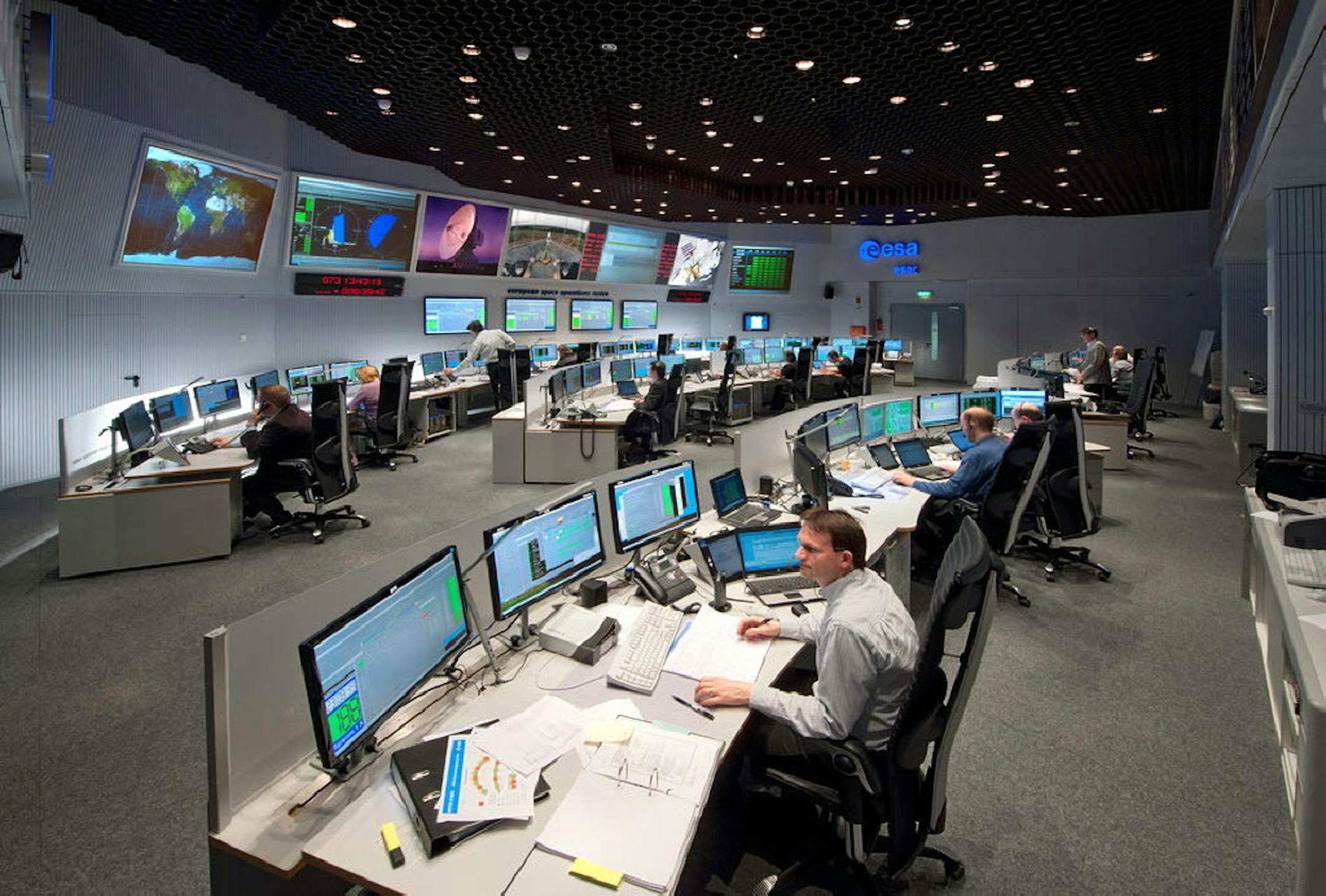 Scientists at the European Space Agency are expecting their comet-chasing probe Rosetta to wake from almost three years of hibernation at 11 a.m. Monday Jan. 20, 2014.