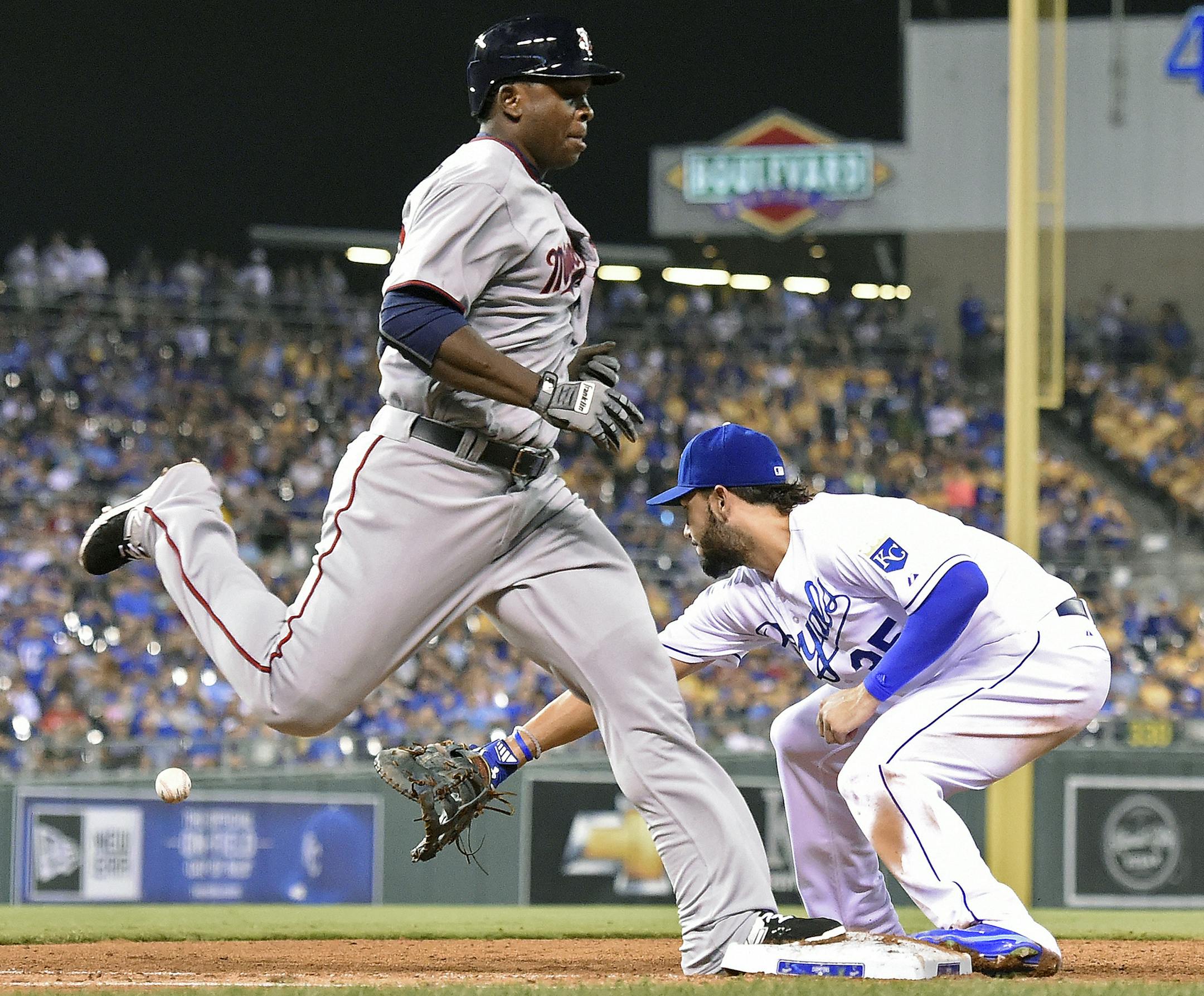 Sano's first major league hit on July 2, 2015 at Kansas City. It was an infield single.