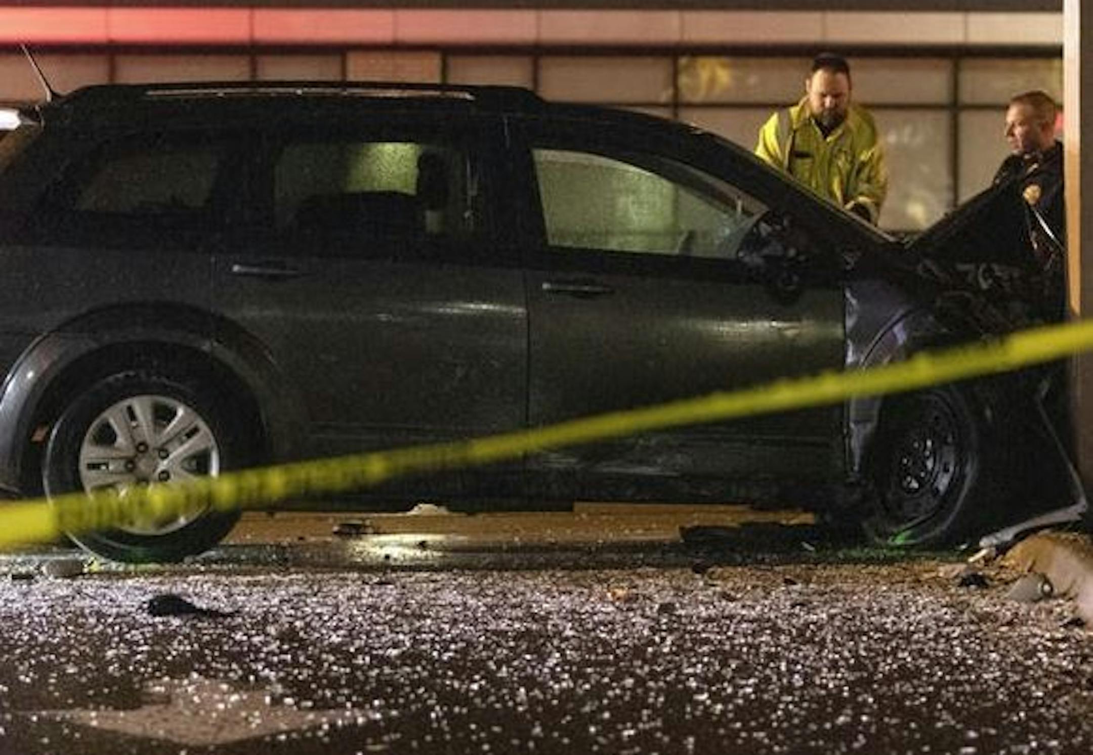 An SUV rammed this bus shelter on E. Lake Street over the weekend.
Credit: CARLOS GONZALEZ – STAR TRIBUNE