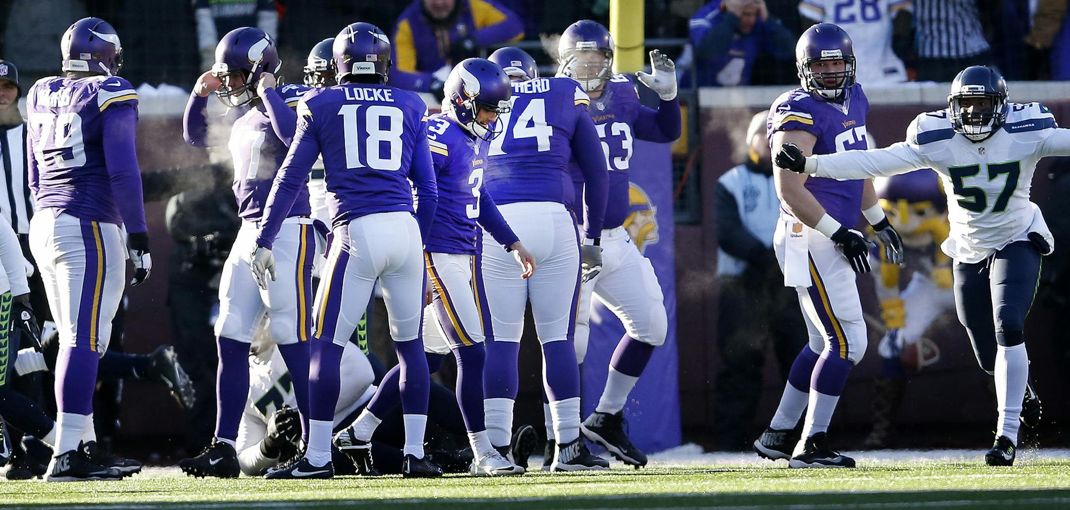 Seattle celebrated after Vikings kicker Blair Walsh (3) missed a 27-yard field goal attempt late in the fourth quarter. ] CARLOS GONZALEZ &#x2022; cgonzalez@startribune.com - January 10, 2016, Minneapolis, MN, TCF Bank Stadium, NFL, Minnesota Vikings vs. Seattle Seahawks