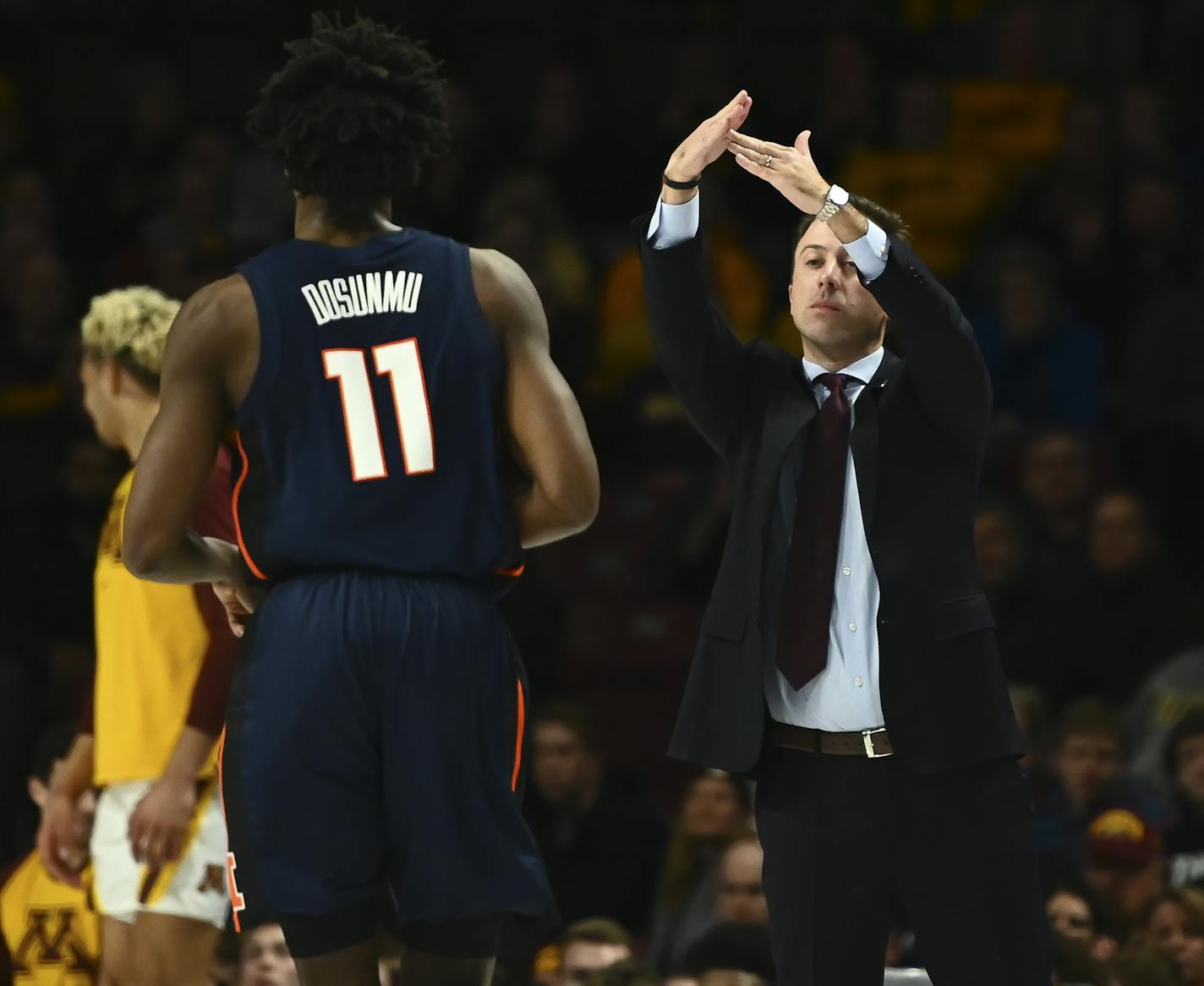 Minnesota Golden Gophers head coach Richard Pitino called a timeout in the first half against the Illinois Fighting Illini. ] Aaron Lavinsky &#xa5; aaron.lavinsky@startribune.com The University of Minnesota Golden Gophers played the Illinois Fighting Illini on Wednesday, Jan. 30, 2019 at Williams Arena in Minneapolis, Minn.