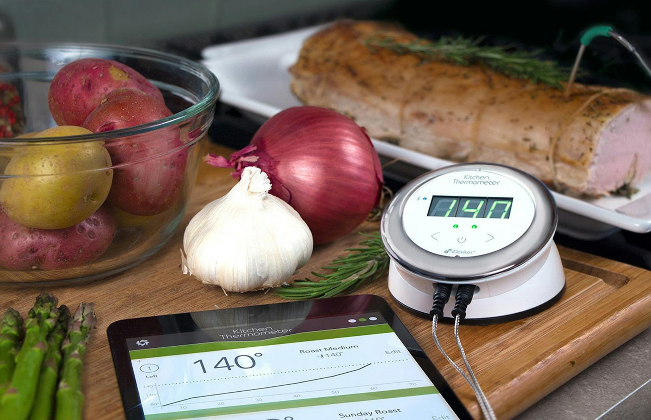 iDevices Kitchen Thermometer is a smart thermometer that sends the temperature to a phone or tablet. (Akron Beacon Journal/MCT) ORG XMIT: 1148416