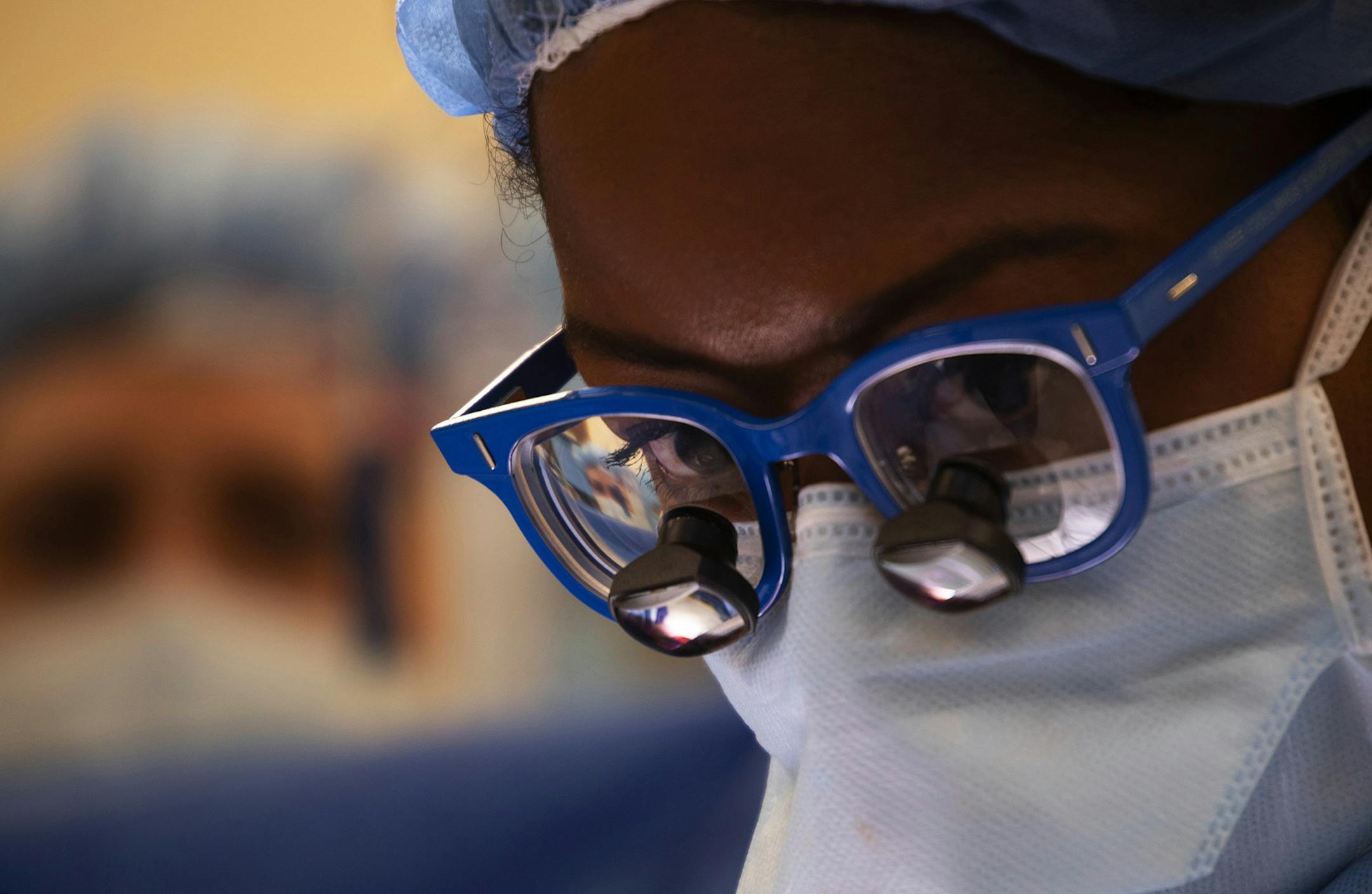 Dr. Dinee Simpson performs a kidney transplant on a patient at Northwestern Memorial Hospital, on Monday, Feb. 25, 2019, in Chicago, Ill. (Raquel Zaldivar/Chicago Tribune/TNS)