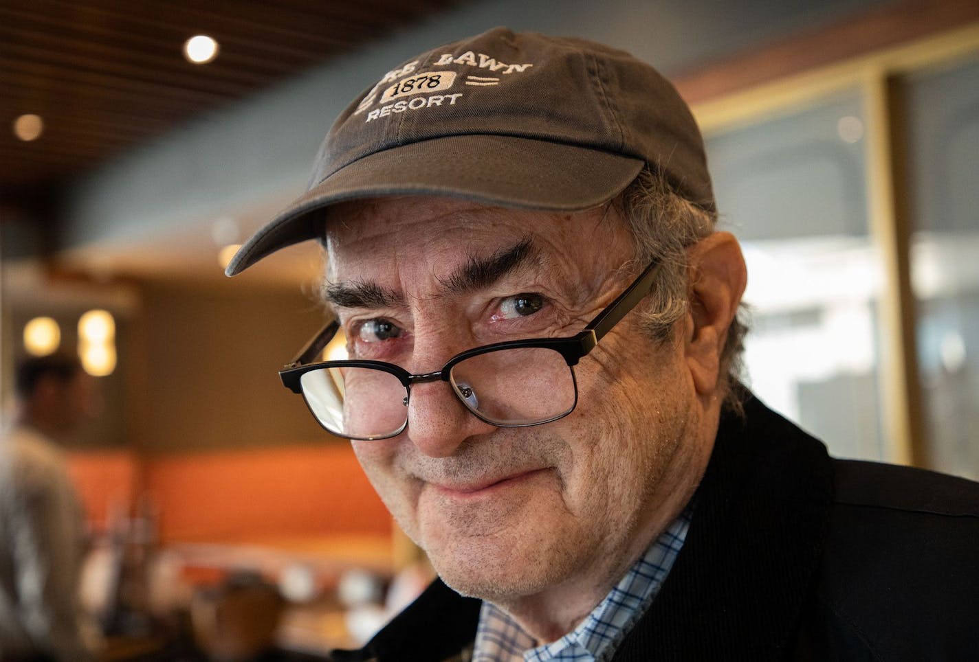 Tribune writer Rick Kogan at Stan's Donuts & Coffee in Chicago in April, reporting on a story not long after his return to health. (Zbigniew Bzdak/Chicago Tribune/TNS) ORG XMIT: 1770863